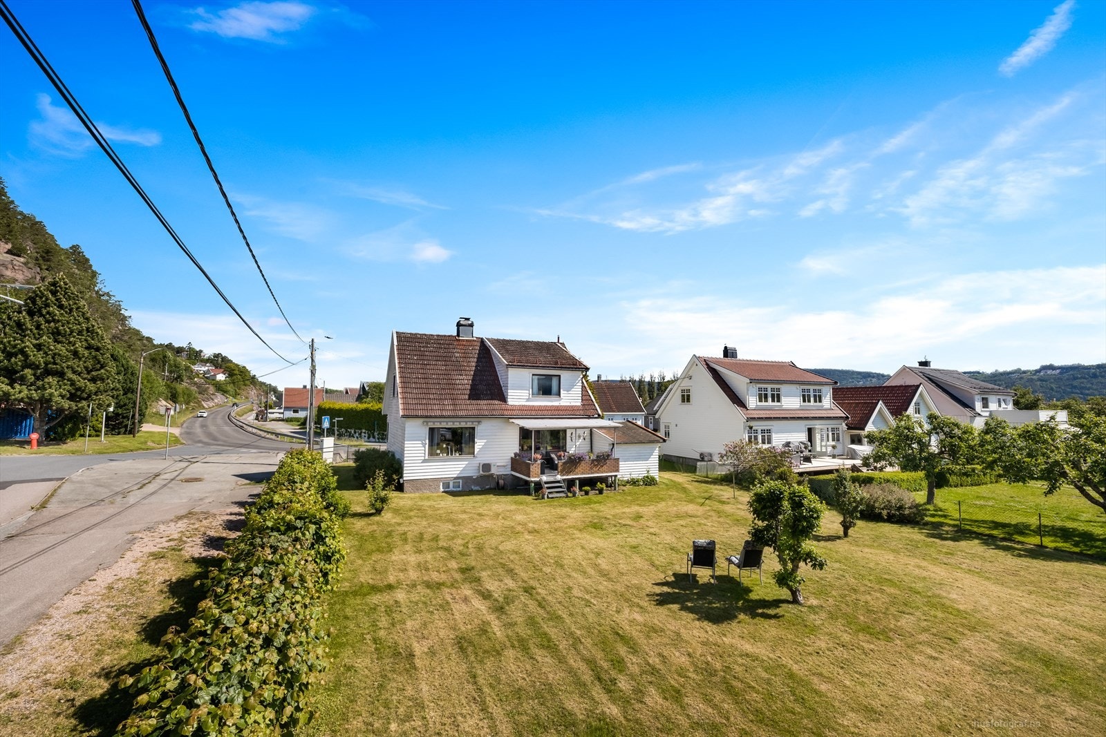 Det er stor og flat hage, perfekt for barnefamilier Galleribilde