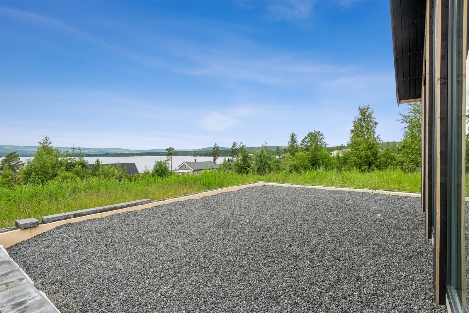 Når terrassen står klar, får man en en fantastisk fin fin uteplass med utsikt og sol til langt på kveld. Galleribilde