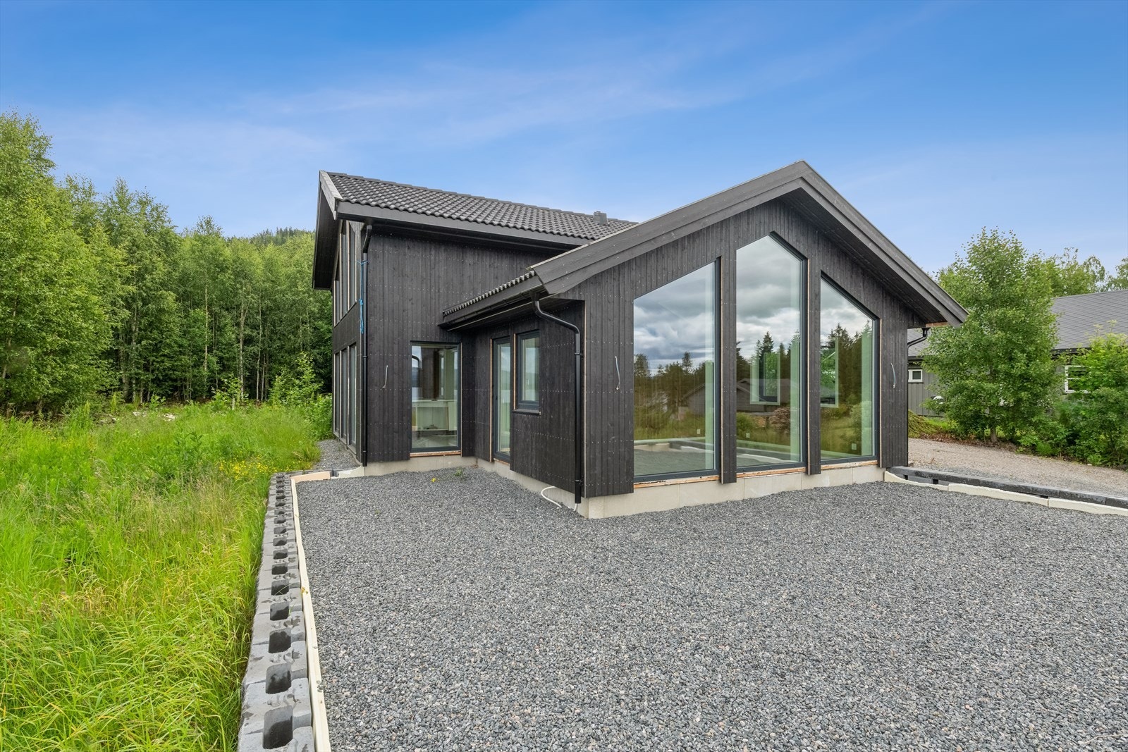Det er påbegynt arbeide med å bygge en terrasseplatting. Galleribilde