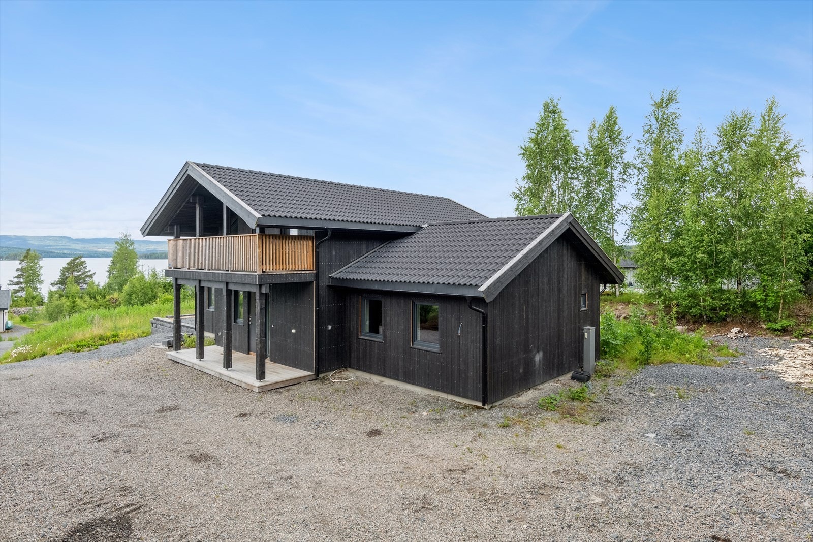 Dette er en innholdsrik fritidsbolig med god plass både ute og inne. Galleribilde