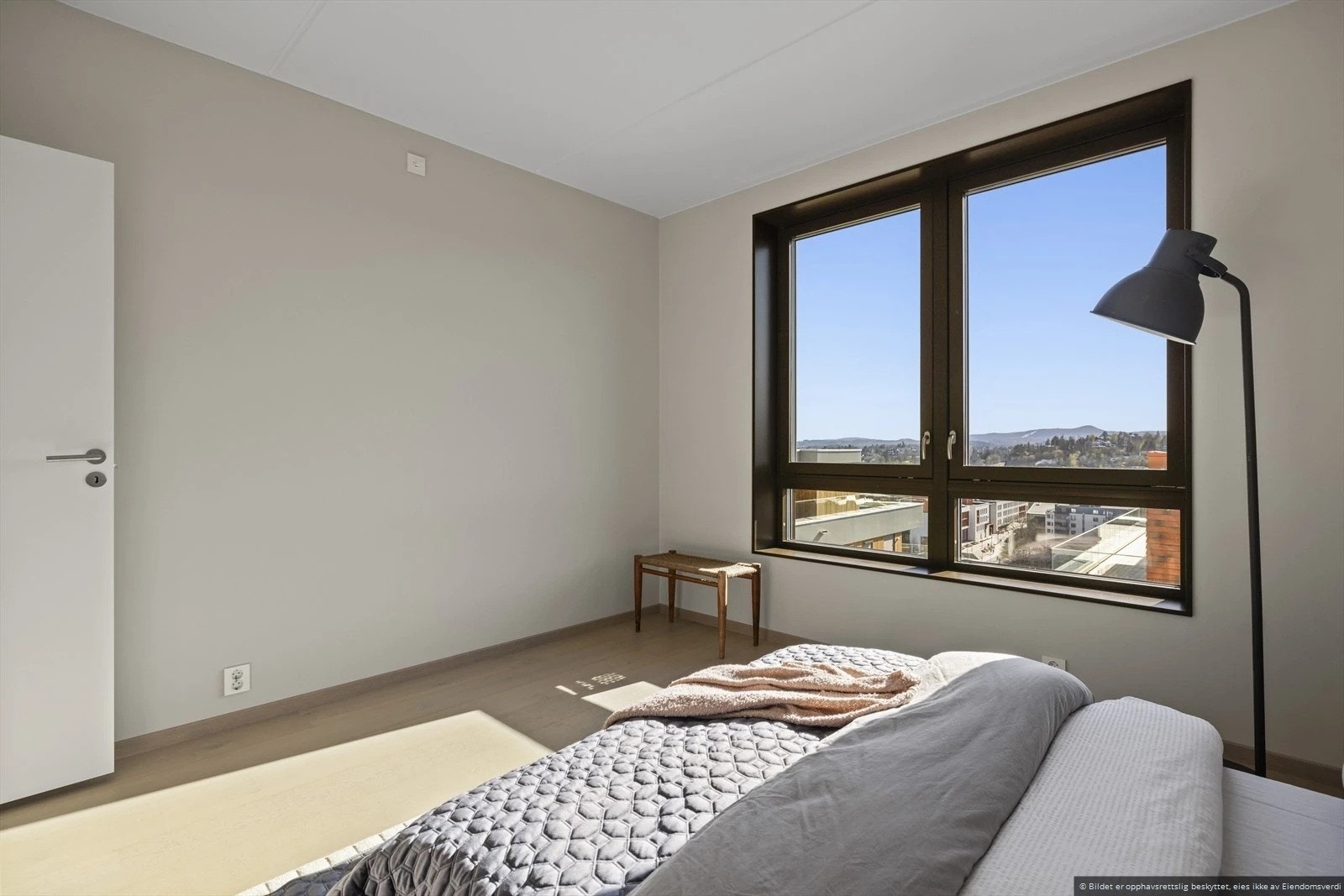 Soverom 2 med god størrelse, perfekt som barnerom, gjesterom eller hjemmekontor. Galleribilde