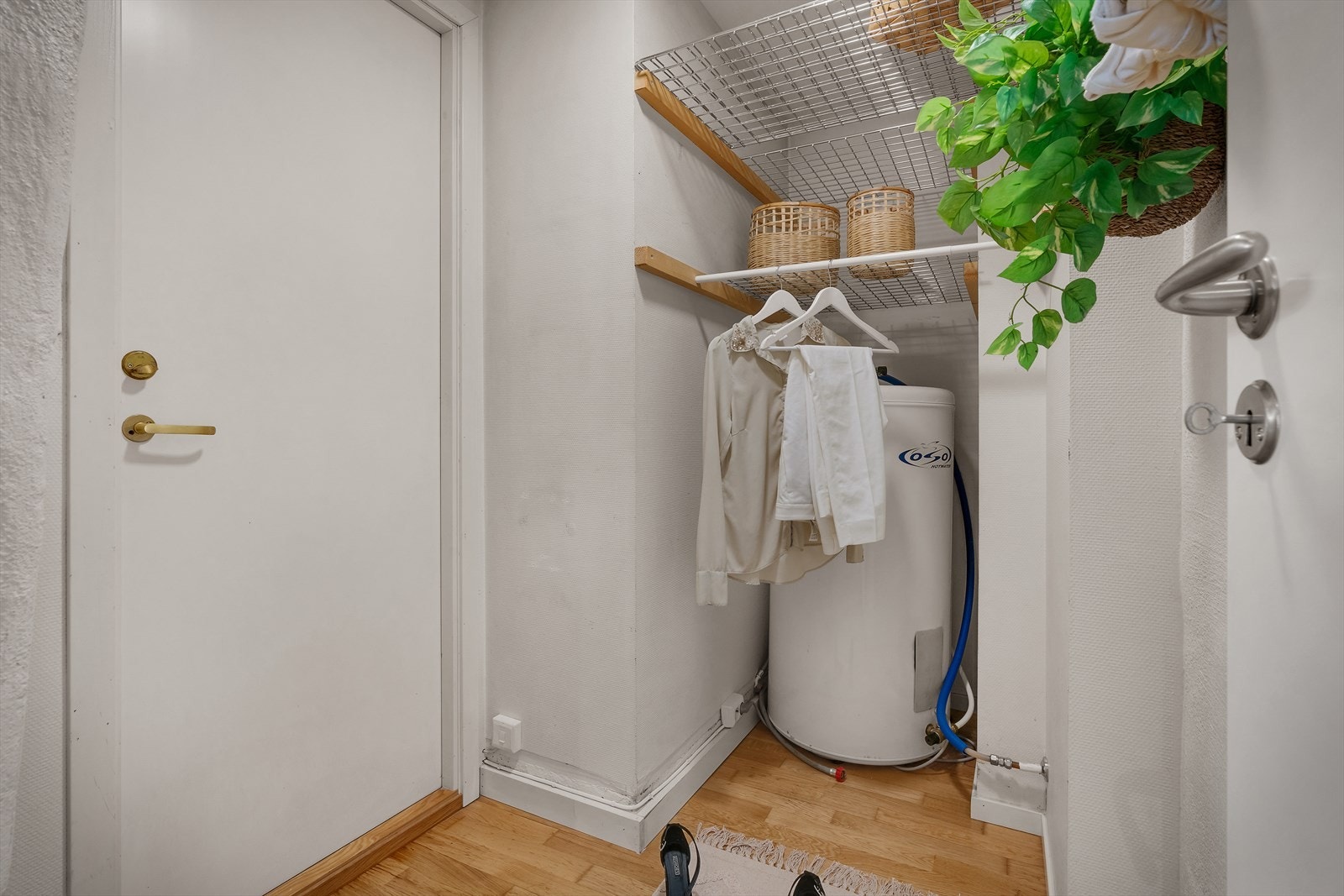 Boden med tilkomst fra entrè. Her vil varmtvannstanken fjernes når sameiet laget felles varmtvannsystem. Galleribilde