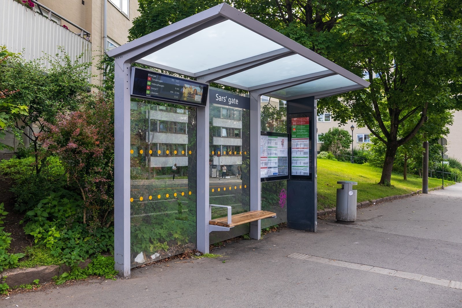 Kollektivforbindelser finner du bare et par minutters gange fra leiligheten. Galleribilde