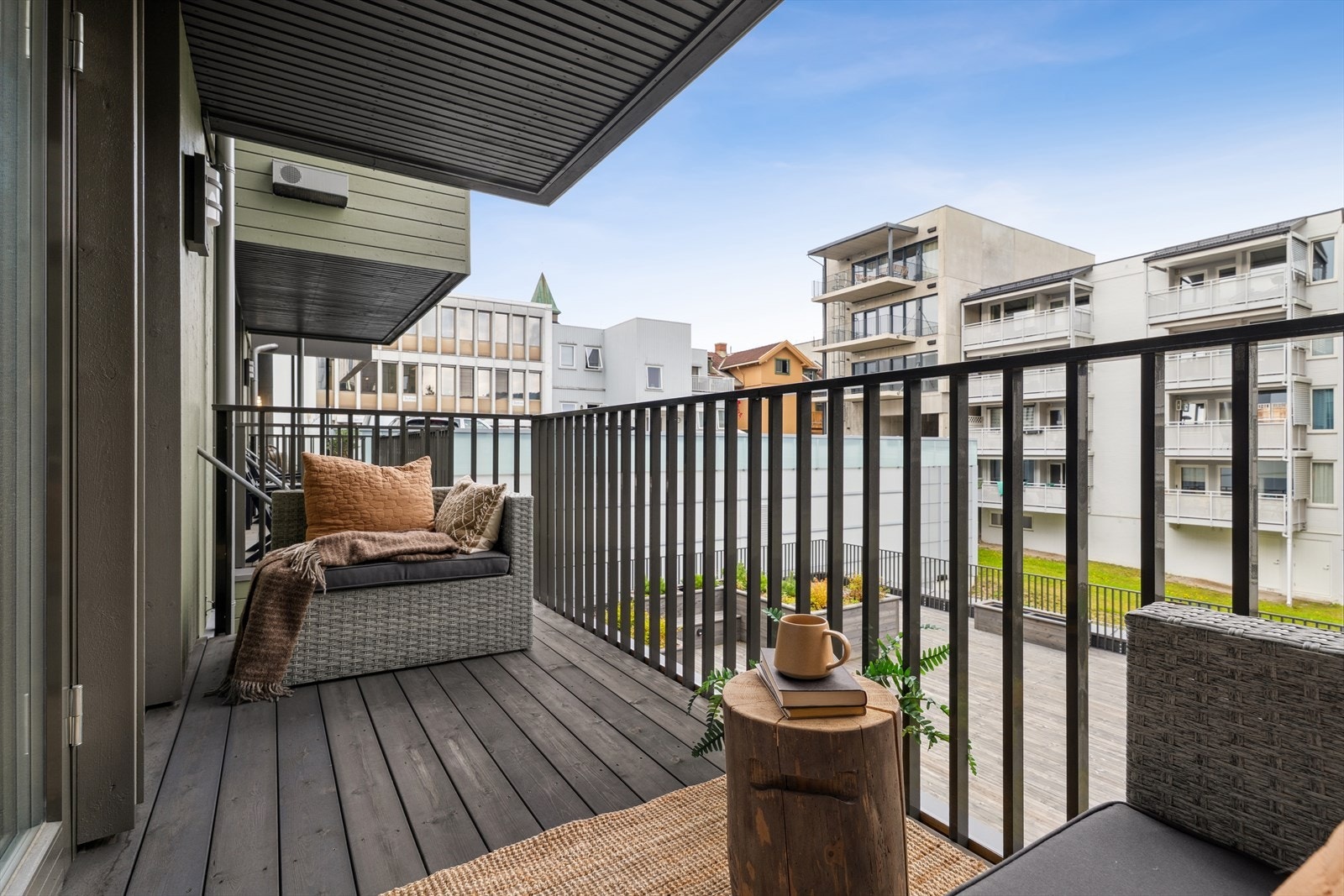 Balkong på 6 m² med rolig beliggenhet inn mot bakgård. Galleribilde