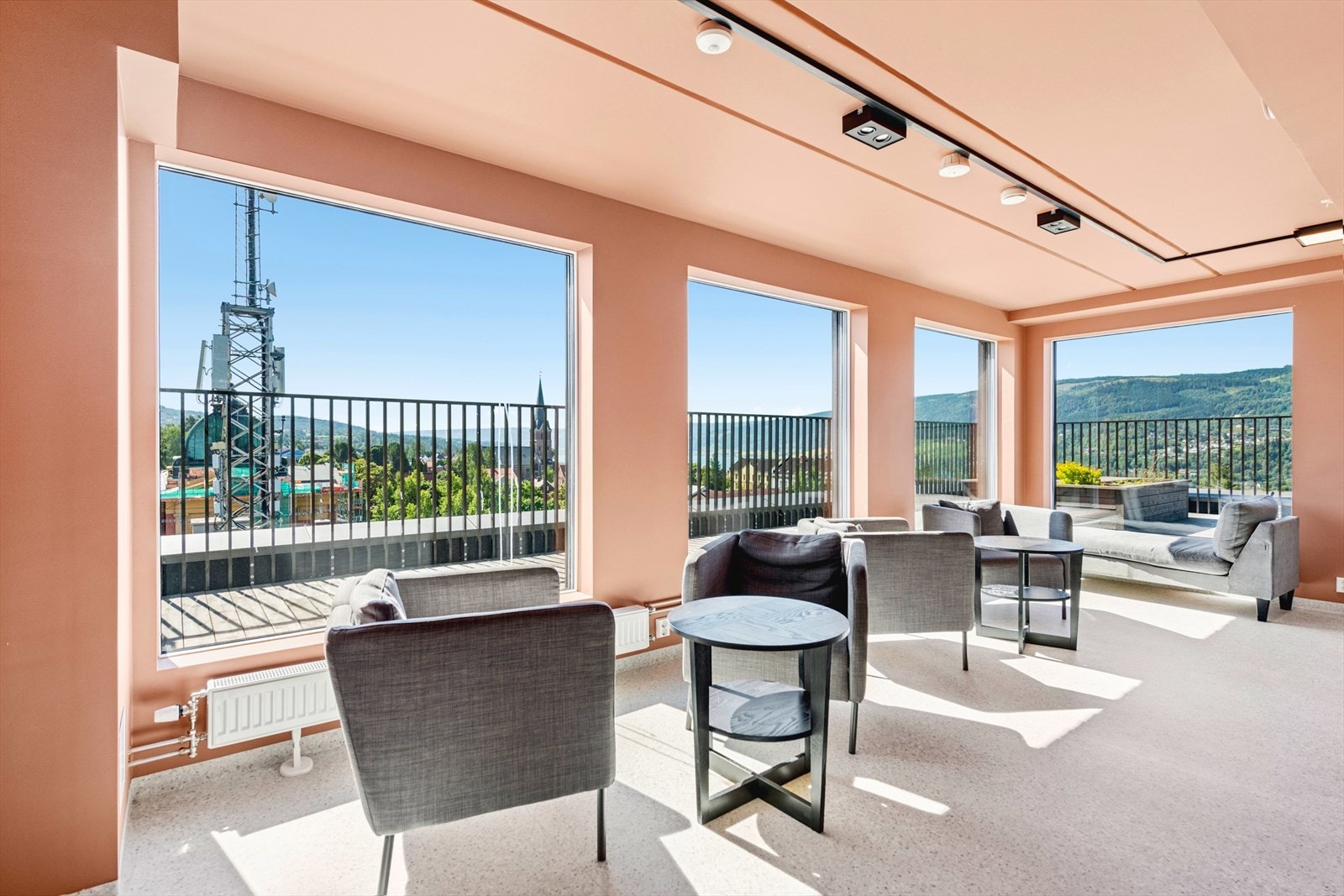 Takstue med tilgang til felles takterrasse. Galleribilde