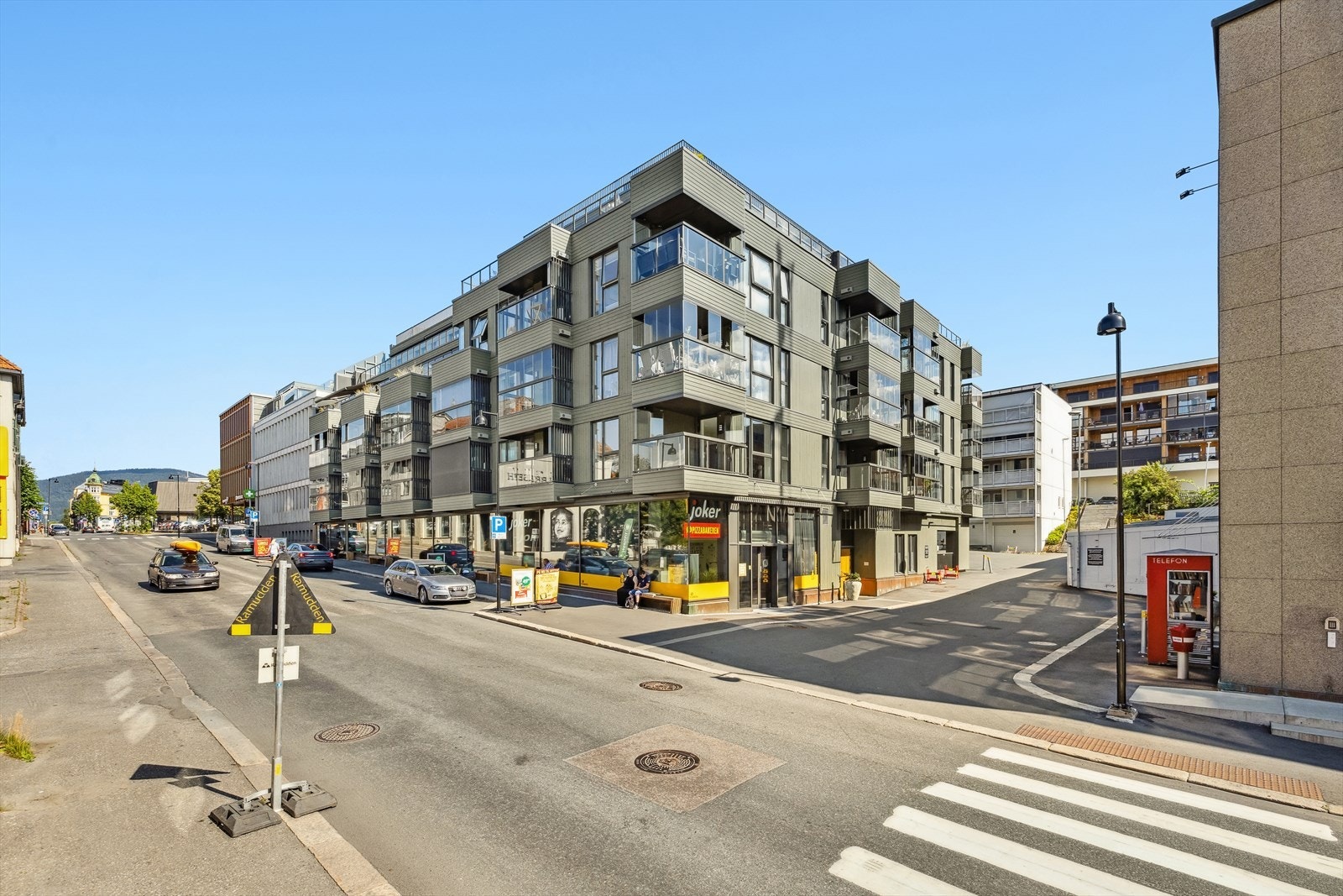 I underetasjen er Pizzabakeren og søndagsåpen Joker. Galleribilde