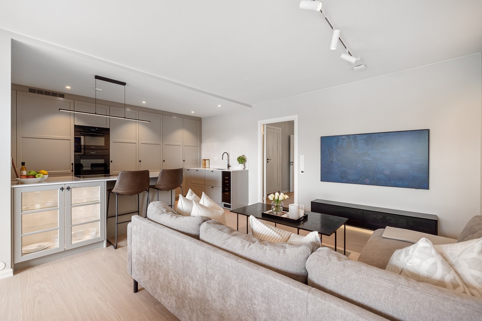 Stilrent, moderne og påkostet kjøkken fra Drømmekjøkkenet. Galleribilde