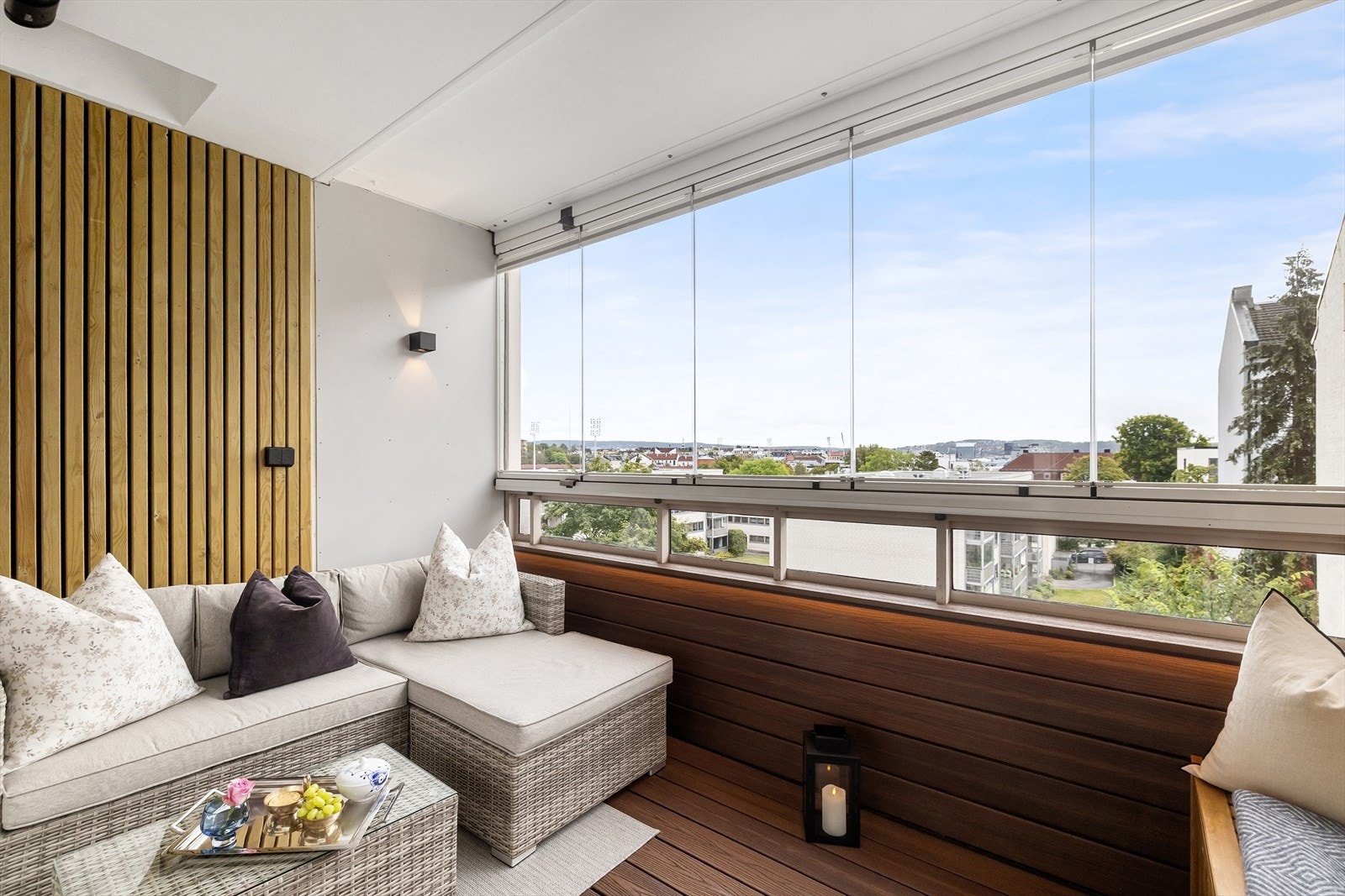 Balkongen har varmelampe og kan brukes året rundt, også på regnfulle og kalde dager. Galleribilde