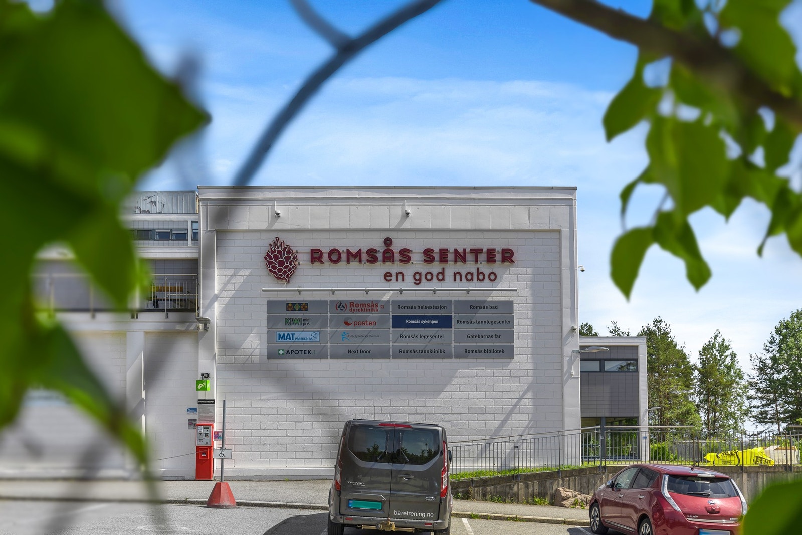 Romsås senter hvor du bla. finner treningssenter, legesenter, tannleger og apotek. Galleribilde