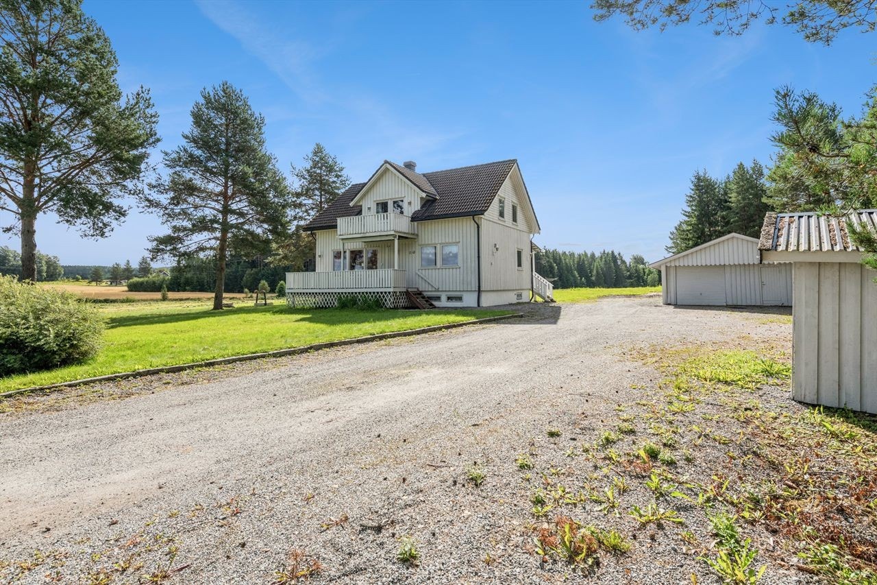 Gode parkeringsforhold på store gårdsplassen. Galleribilde