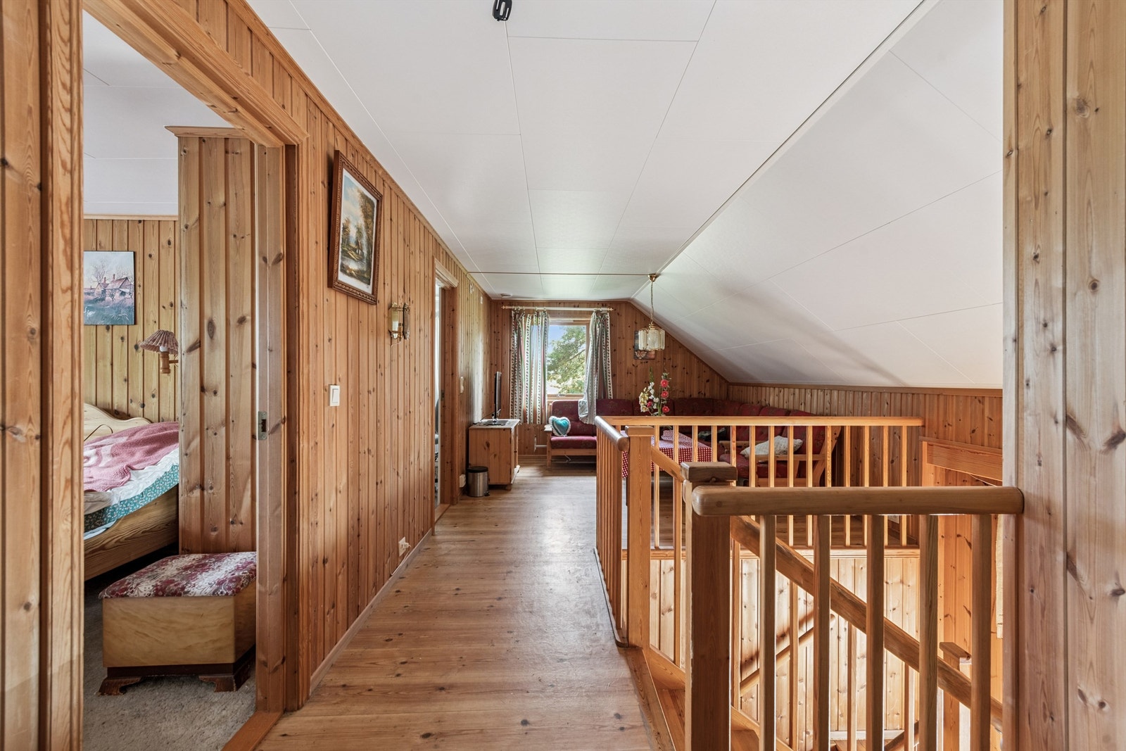 I andre etasje finner du en åpen og koselig loftsstue. Galleribilde