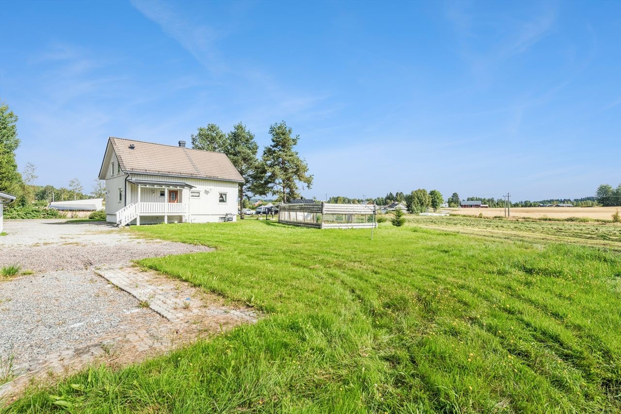 Fredelig og usjenert, med romslig tomt. Galleribilde