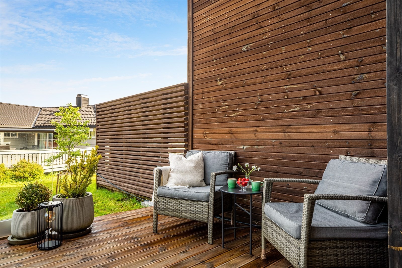 Fra stuen har man utgang til en egen terrasse på ca. 15 m². Galleribilde