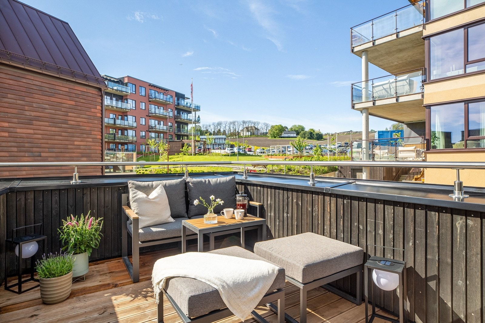 På terassen i 2 etasje har man morgen- og ettermiddagssol. Galleribilde