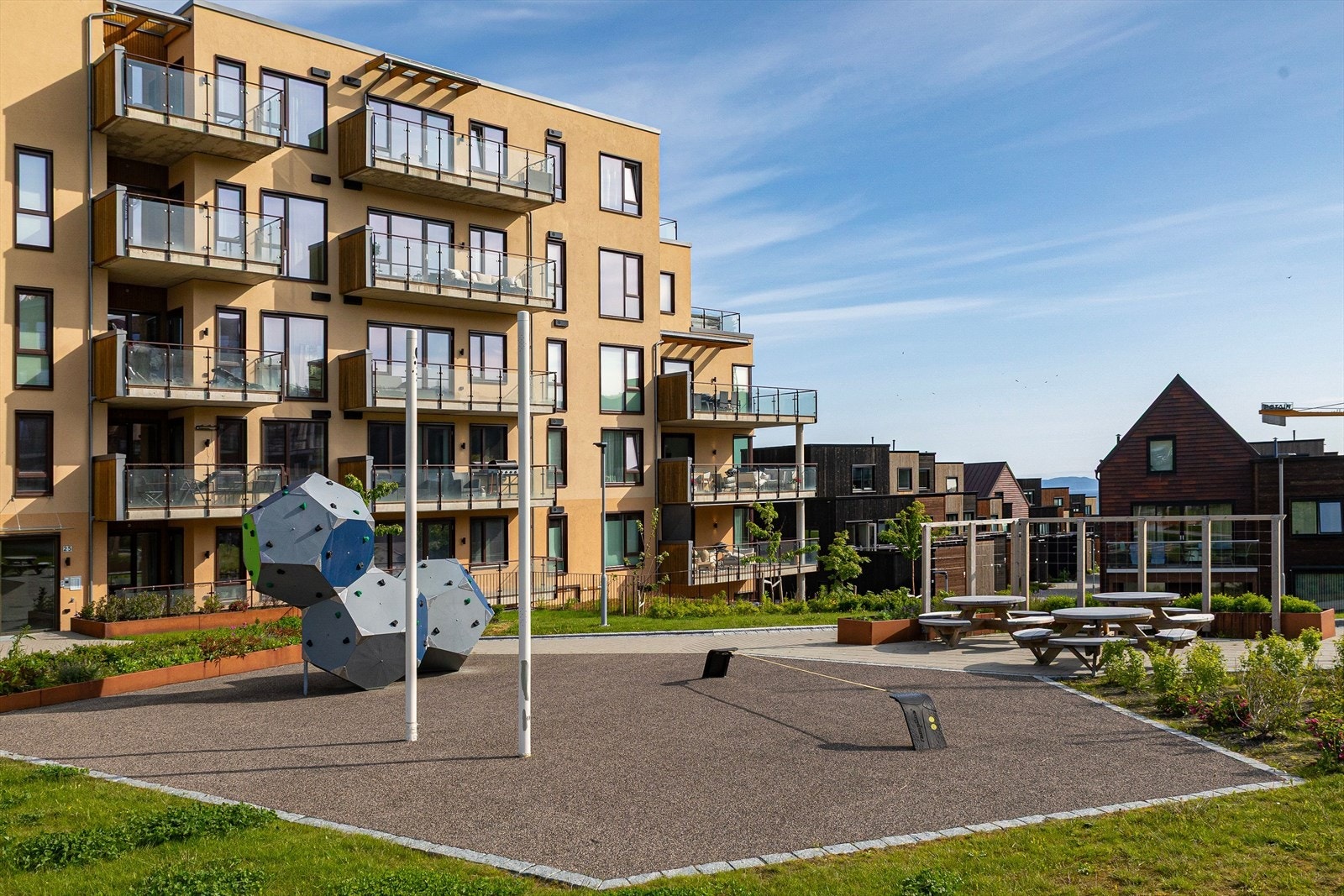 Kombinasjonen av nærhet til både marka, sjøen og byen gjør området attraktivt for mange. Galleribilde