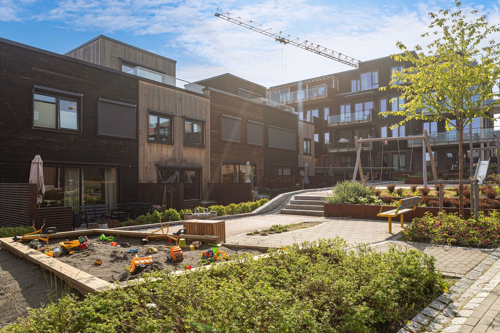 For fritidsaktiviteter ligger Ranheim idrettsanlegg og Ranheimshallen i gang- og sykkelavstand, og treningssentre som 3T-Ranheim og Impuls Grilstad gir gode muligheter for variert aktivitet. Galleribilde