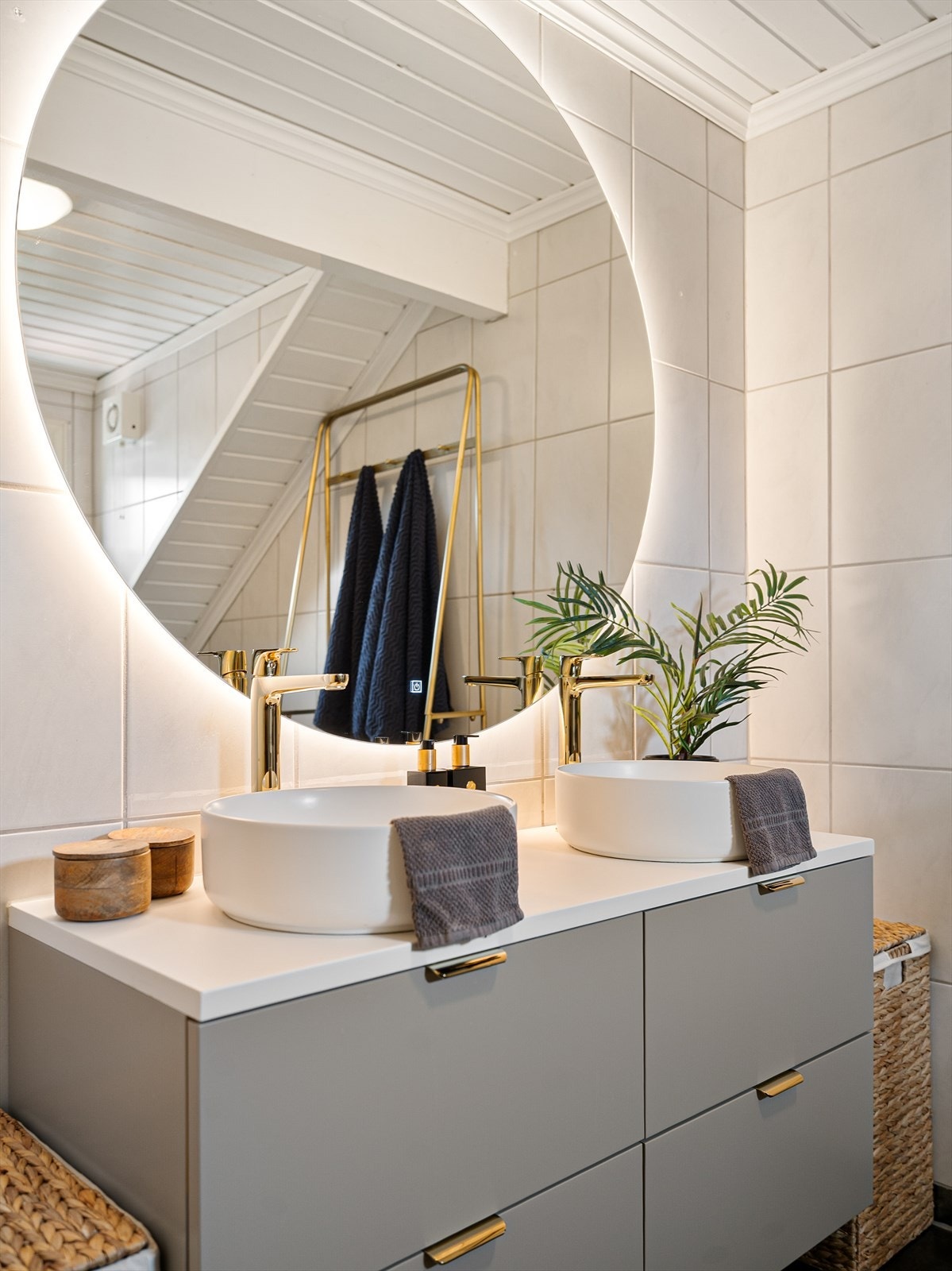 Også oppgradert med innredning, servanter og moonspeil. Galleribilde