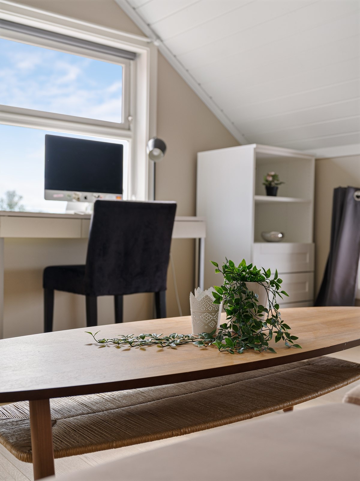 Soverom 3 ligger i delen av boligen, som sammen med stue i 1. etasje, er bygget på rundt 2007. Soverom 3 er opprinnelig godkjent som to soverom. Galleribilde