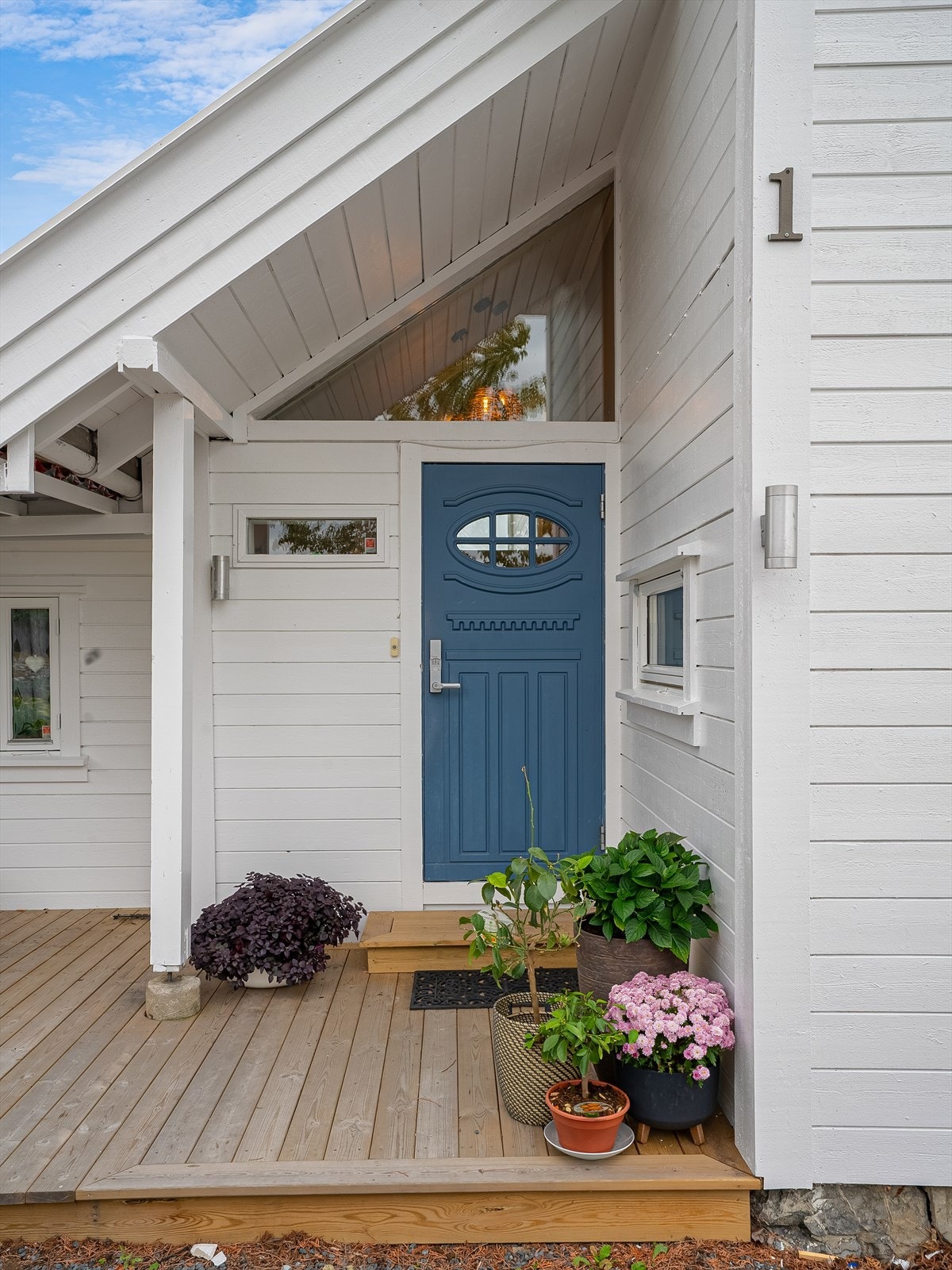 Huset har vært bygget på i flere vendinger for å møte dagens krav til komfort og funksjonalitet. Galleribilde