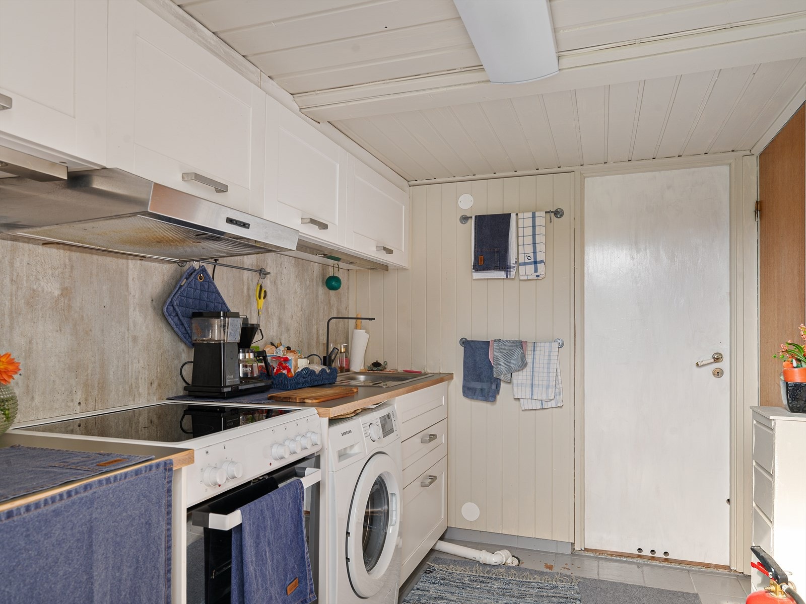 Kjøkken og bad er bygget på i senere tid og er ikke omsøkt. Galleribilde