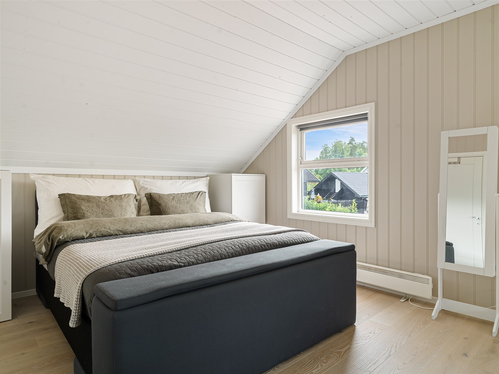 Soverom 3 er også av god størrelse. Alle rom kan møbleres med seng, pult og garderober. Galleribilde