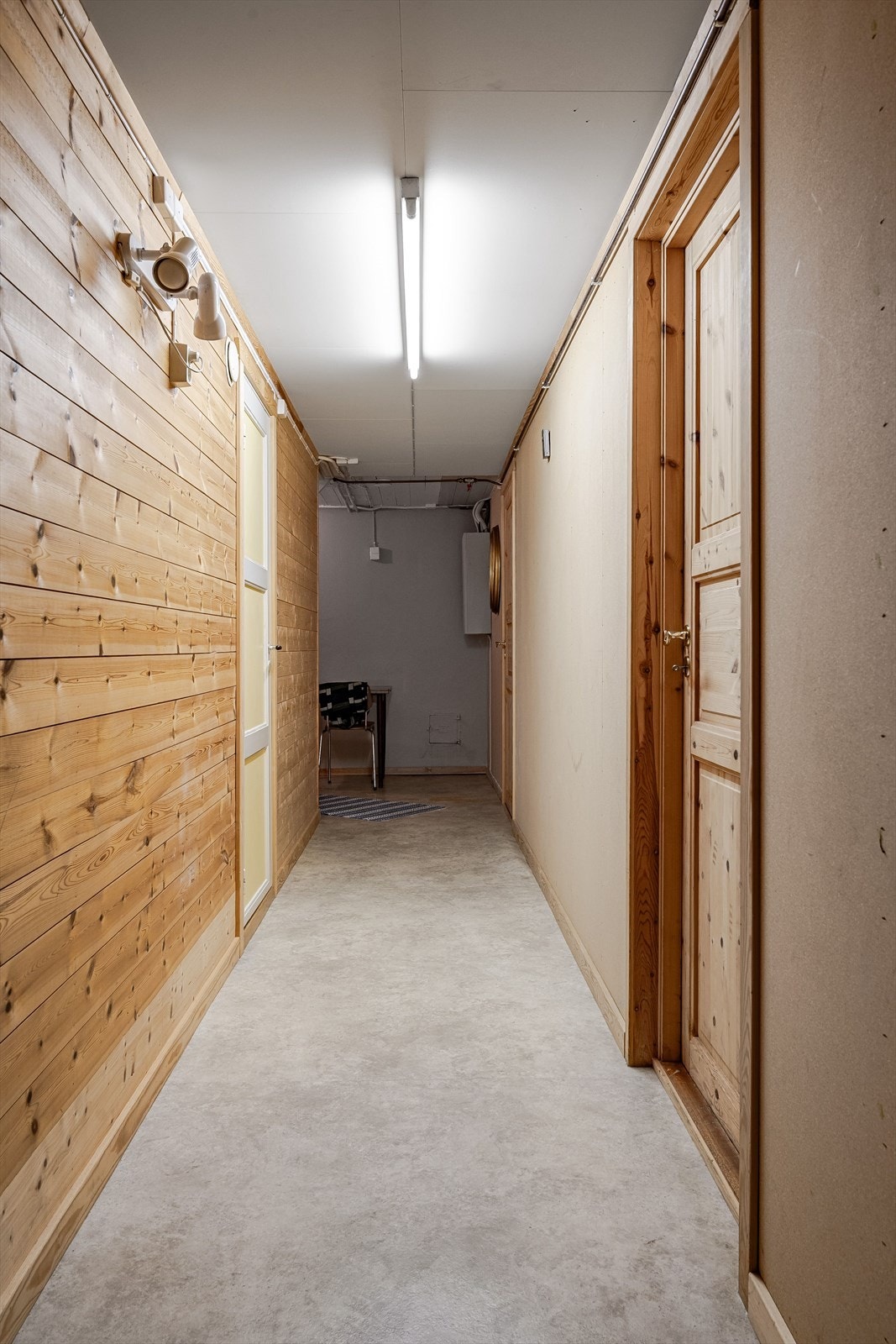 I kjelleren er det også kjølerom, diverse kjellerrom/boder og bod med utgang. Galleribilde