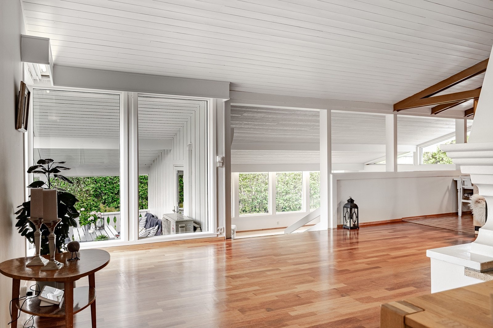 Boligen er arkitekttegnet, og har en funksjonell planløsning med store vindusflater, god takhøyde og en luftig atmosfære. Galleribilde