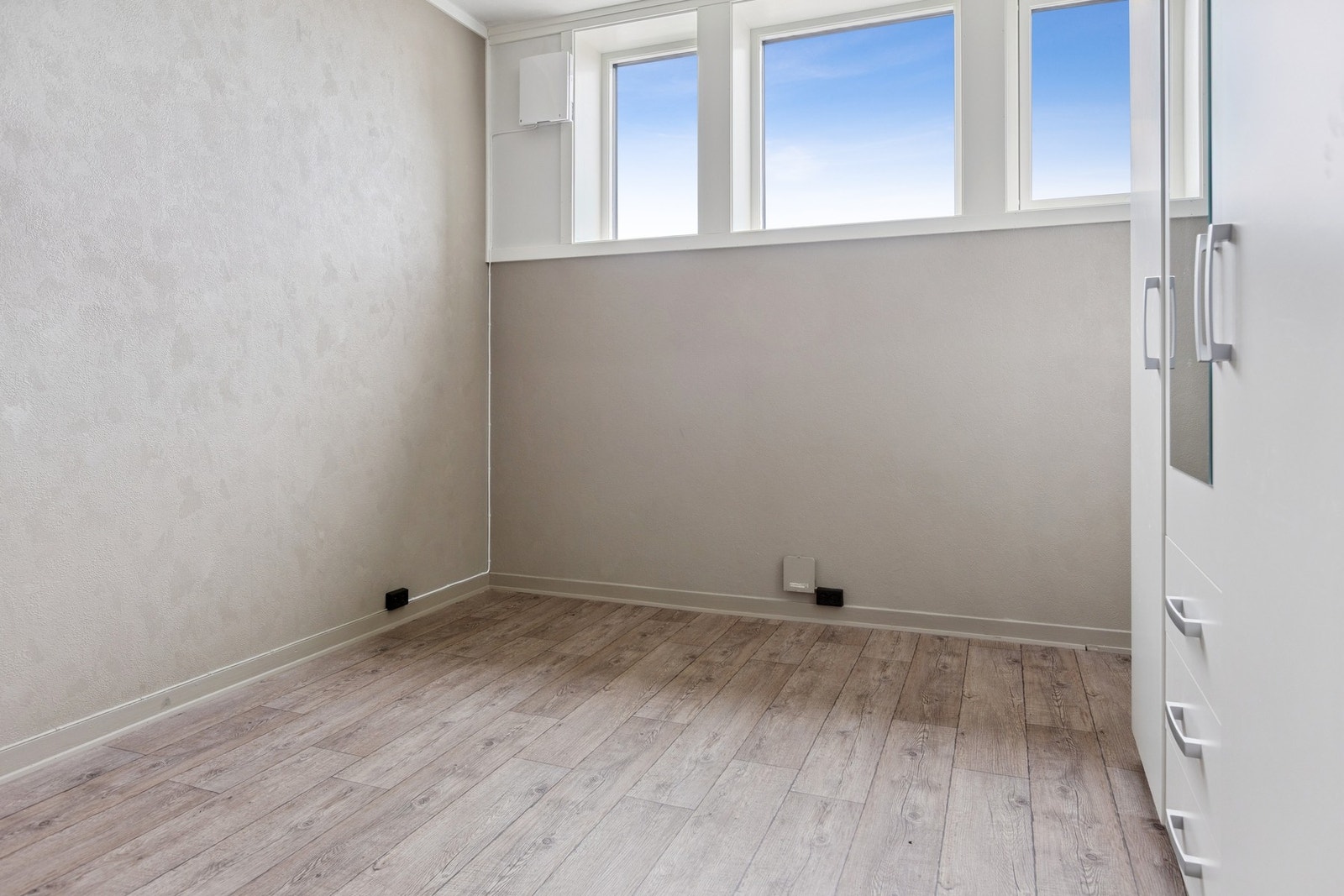 Soverommene har fin størrelse og er innredet i lyse farger. Galleribilde