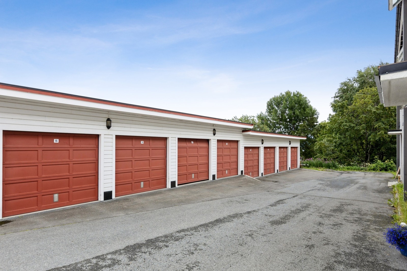 Garasjerekke. Denne leiligheten disponerer ikke garasje. Galleribilde