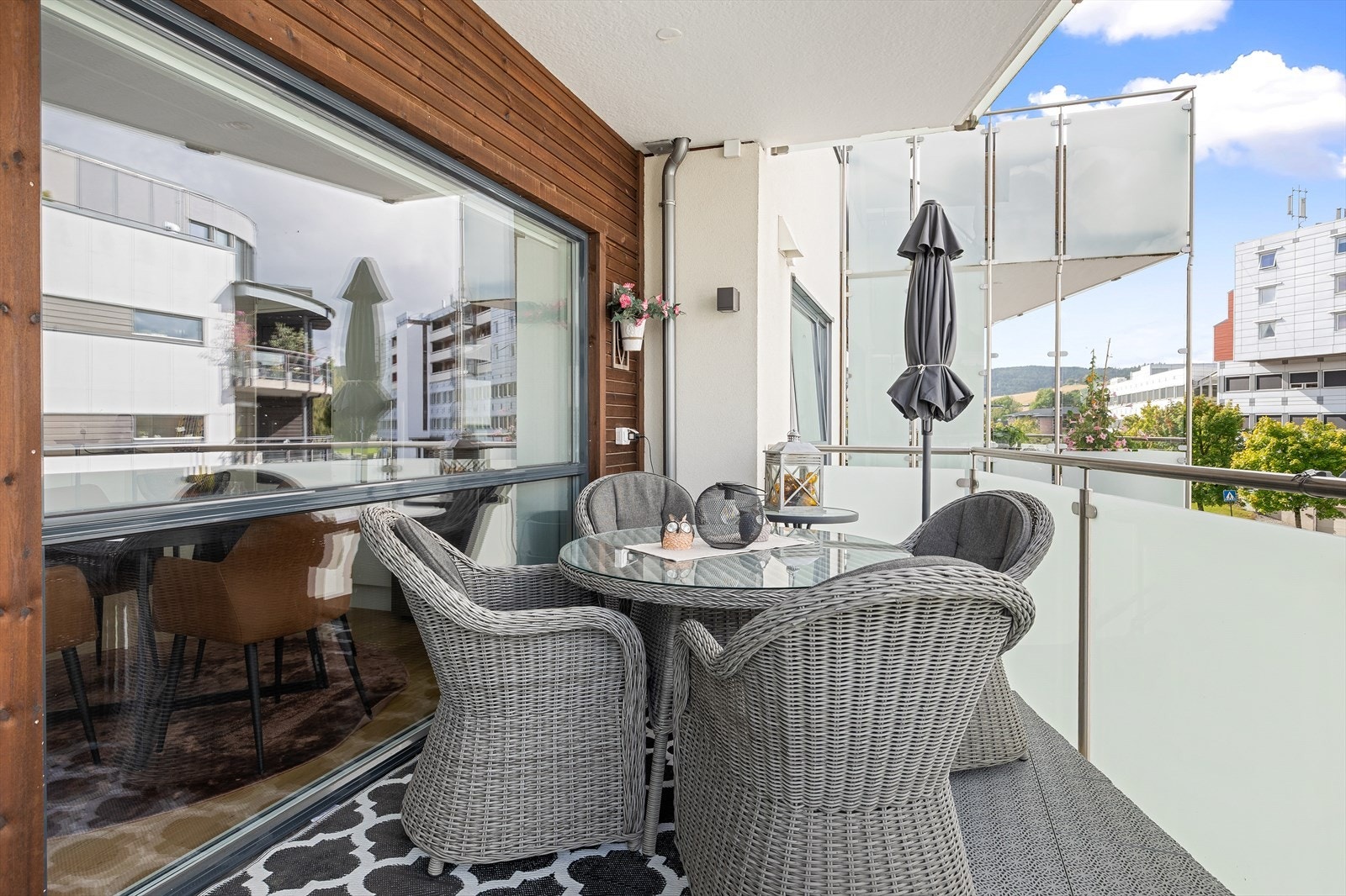 Koselig terrasse. Galleribilde