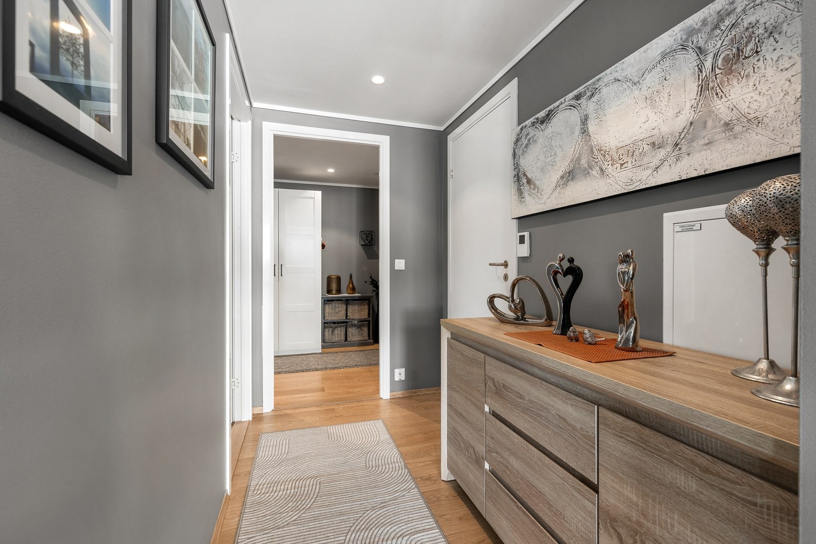 Leiligheten har vannbåren varme. Galleribilde