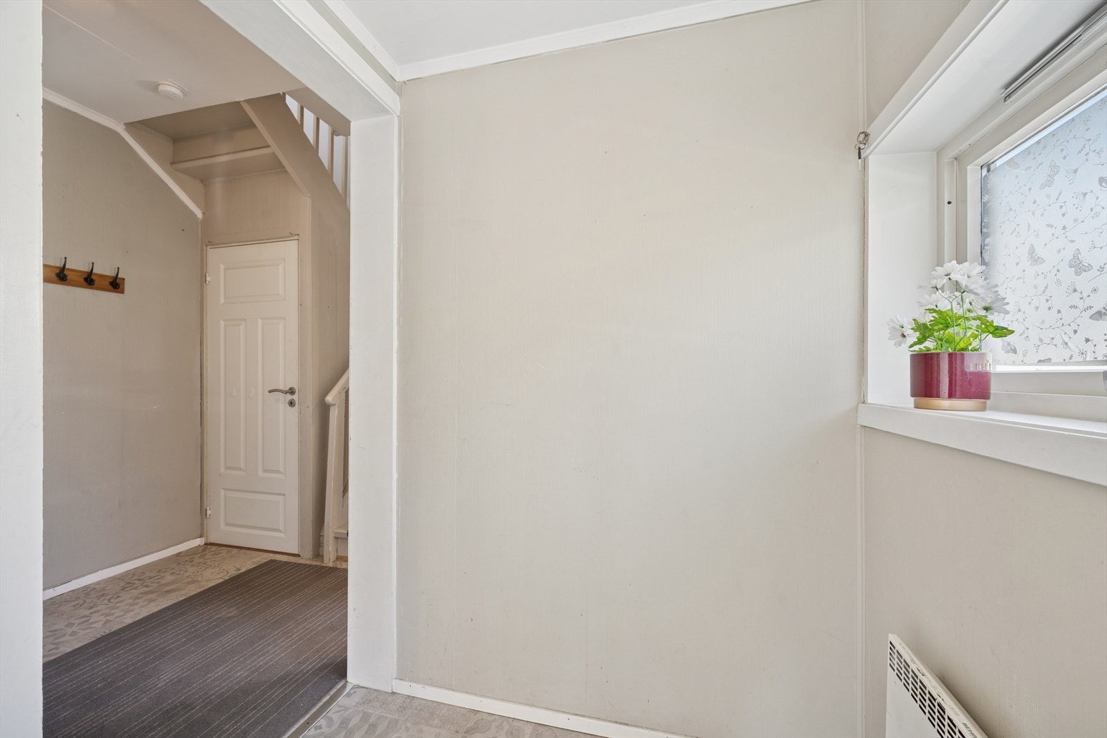 Romslig gang. Galleribilde