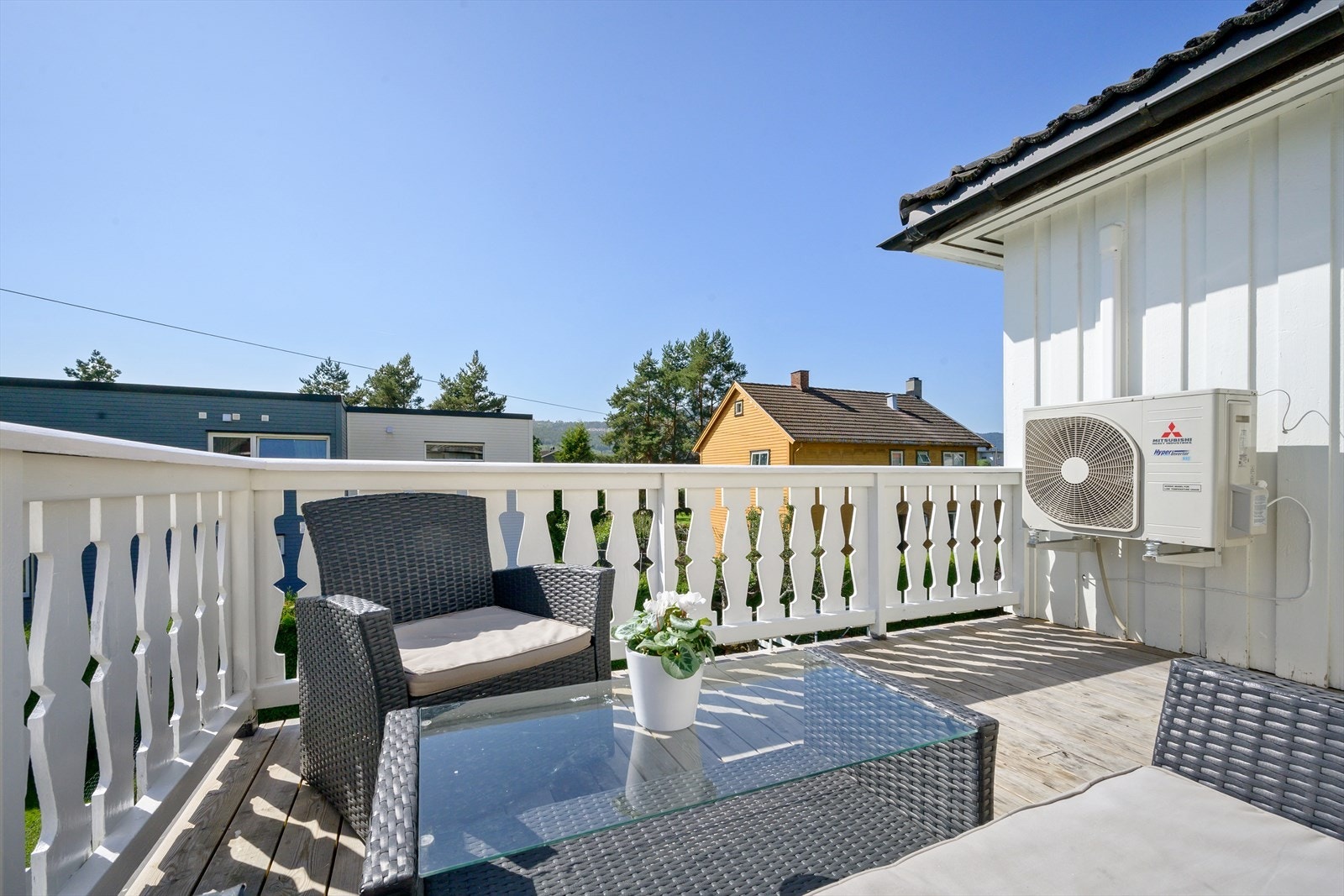 Terrasse med utgang fra 9kvm med gode solforhold. Galleribilde
