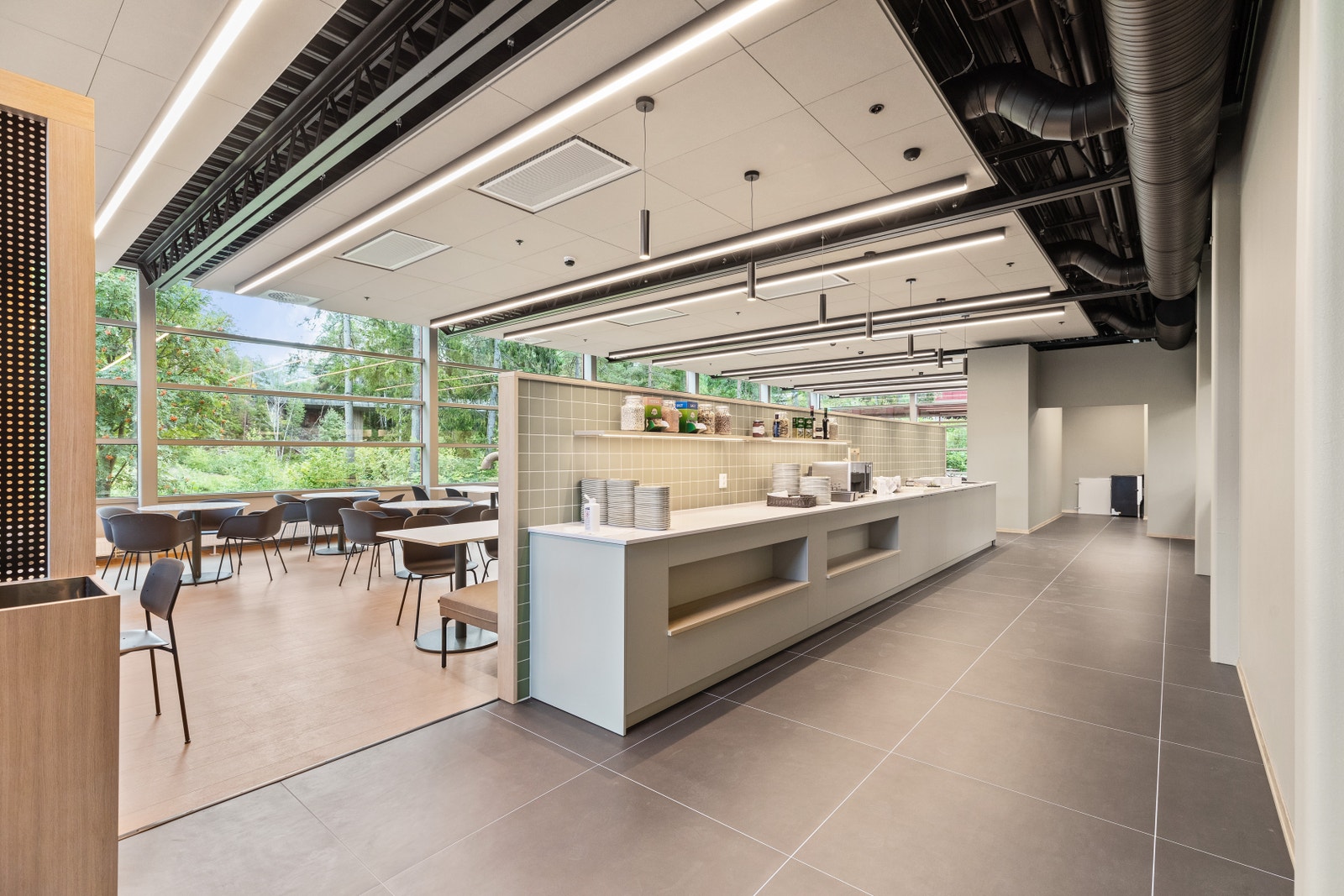 Nyrenovert kantine Galleribilde