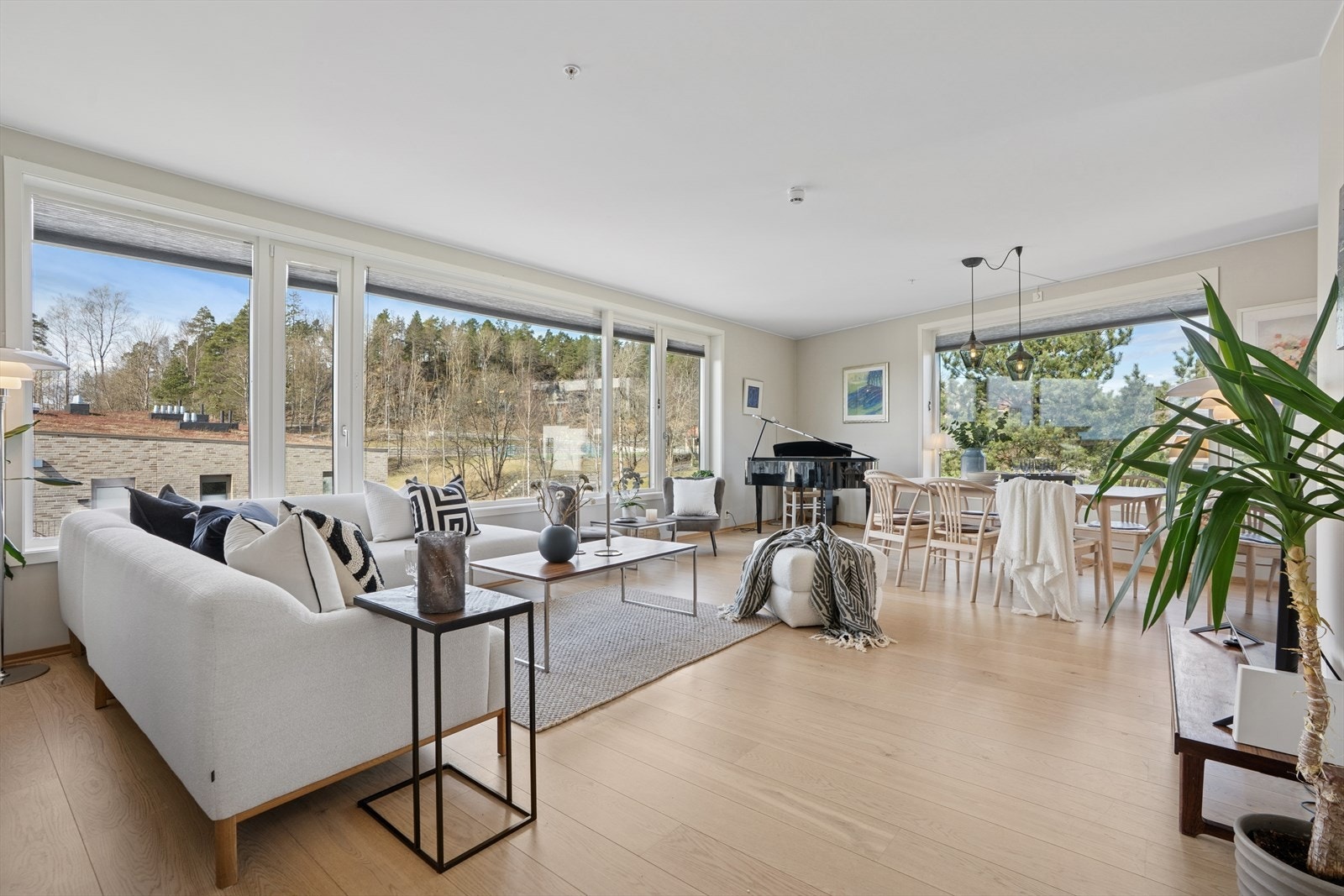 Stuen er utformet for både komfort og sosiale aktiviteter. Galleribilde