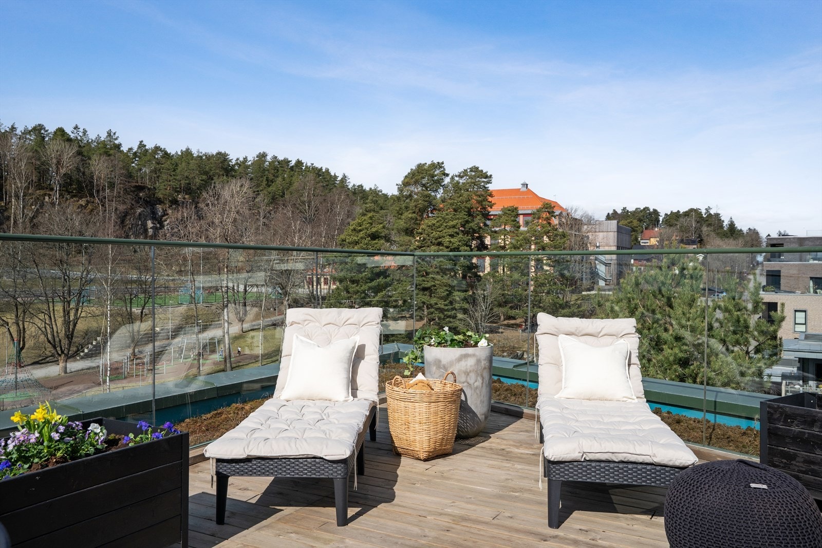 Leiligheten har en privat takterrasse på 55 kvm. Galleribilde