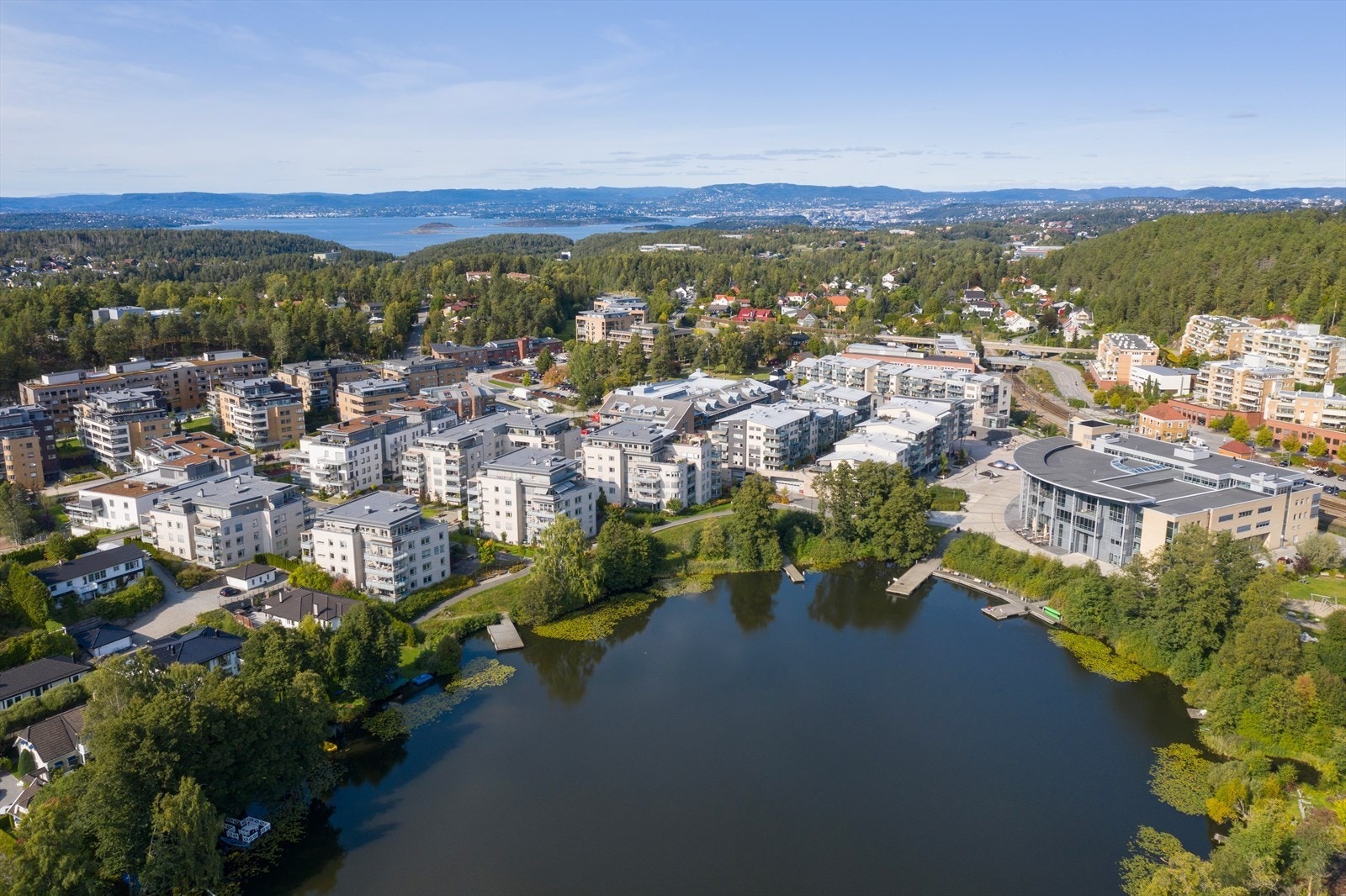 Fra boligen er det kort vei til Kolbotnvannet. Galleribilde