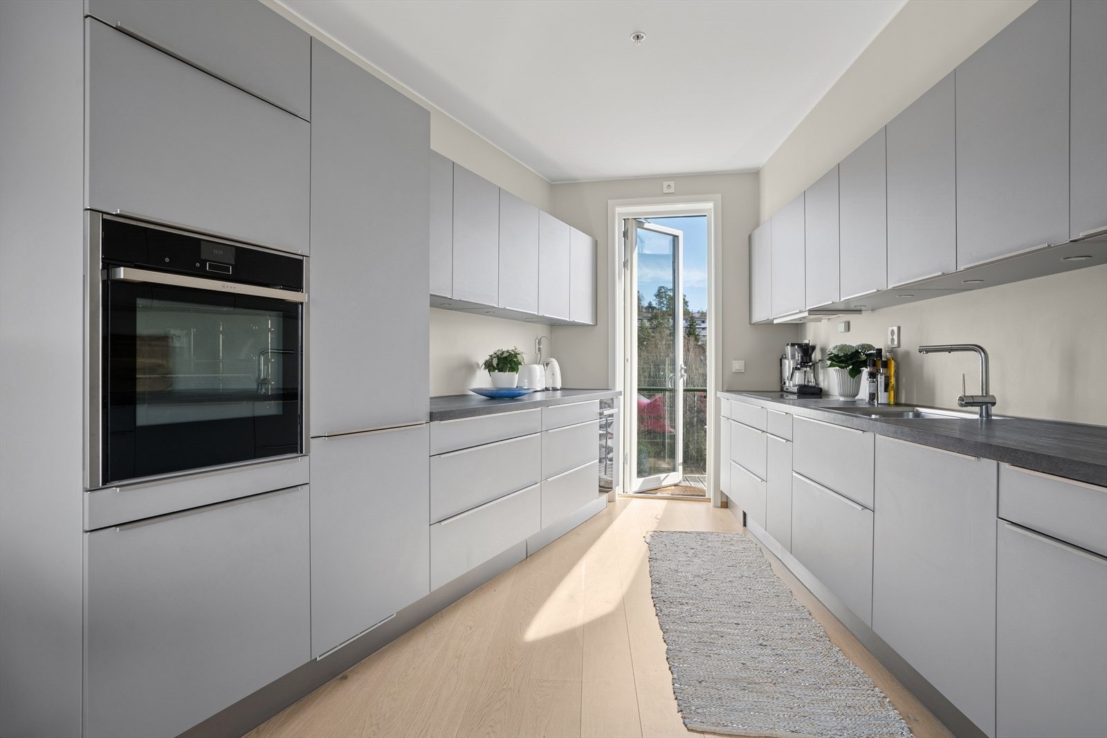 Boligen har et delikat kjøkken med innredning fra Mobalpa. Galleribilde