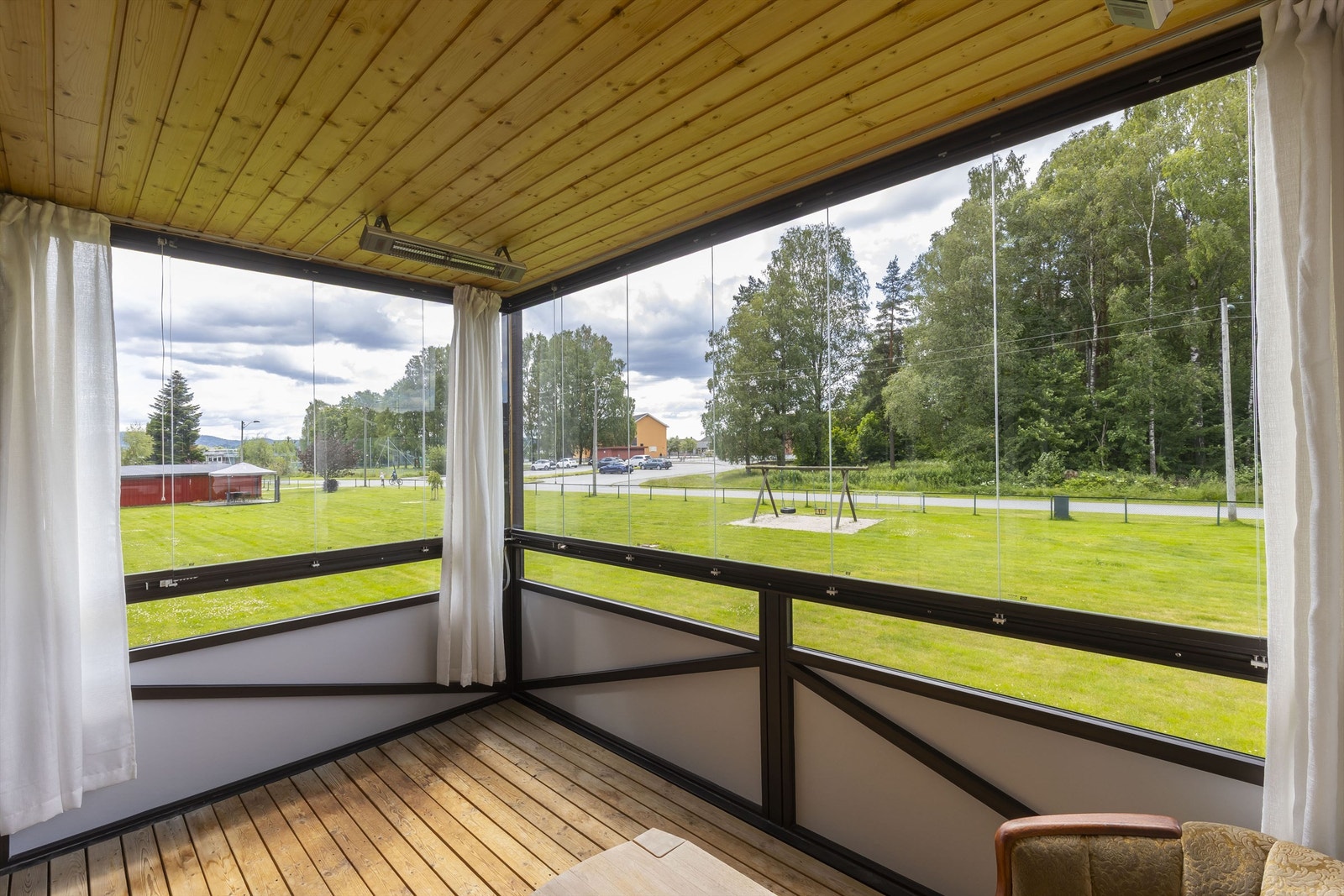 Romslig sørvendt balkong. Galleribilde