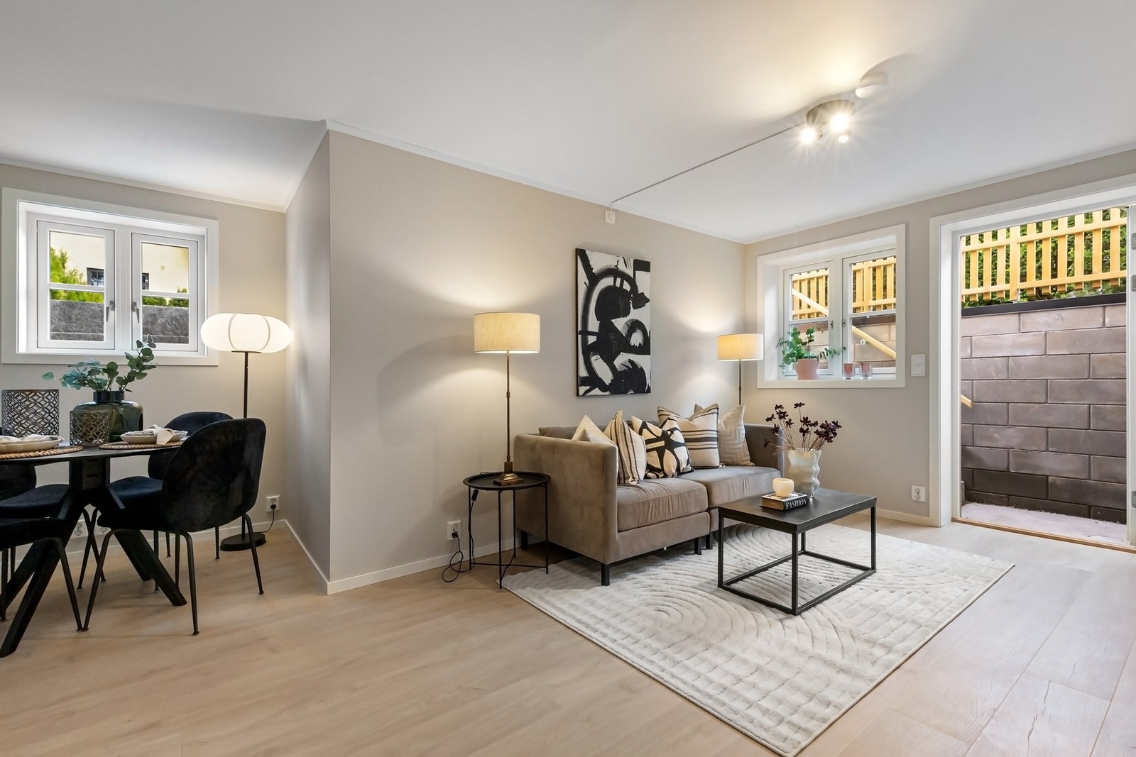 Hybel - I underetasjen er det egen utvendig inngang til stue/kjøkken. Galleribilde