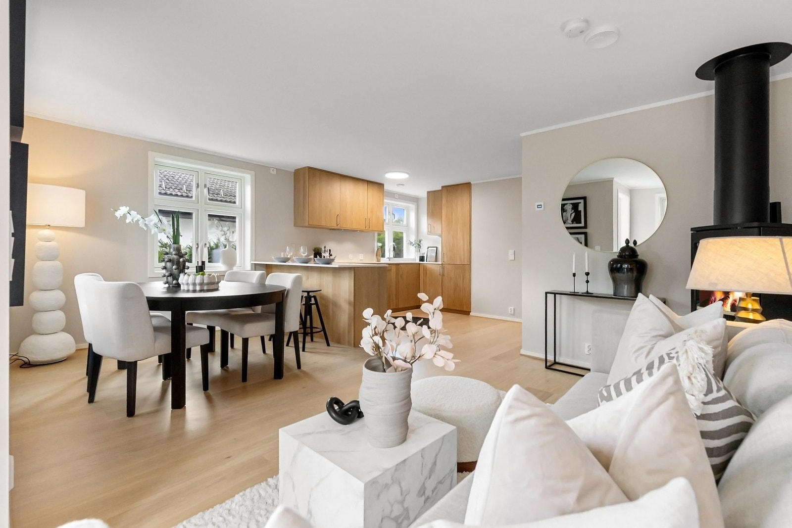 Boligen har balansert ventilasjon med varmegjenvinning i 1. og 2. etasje. Galleribilde