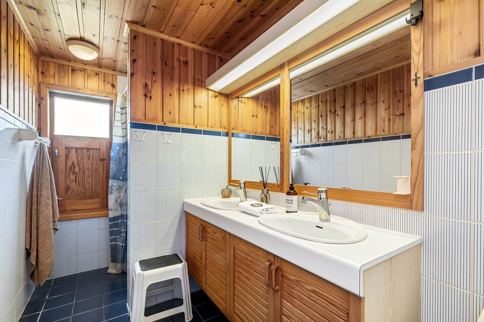 Alle baderommene er eldre og klare for modernisering Galleribilde