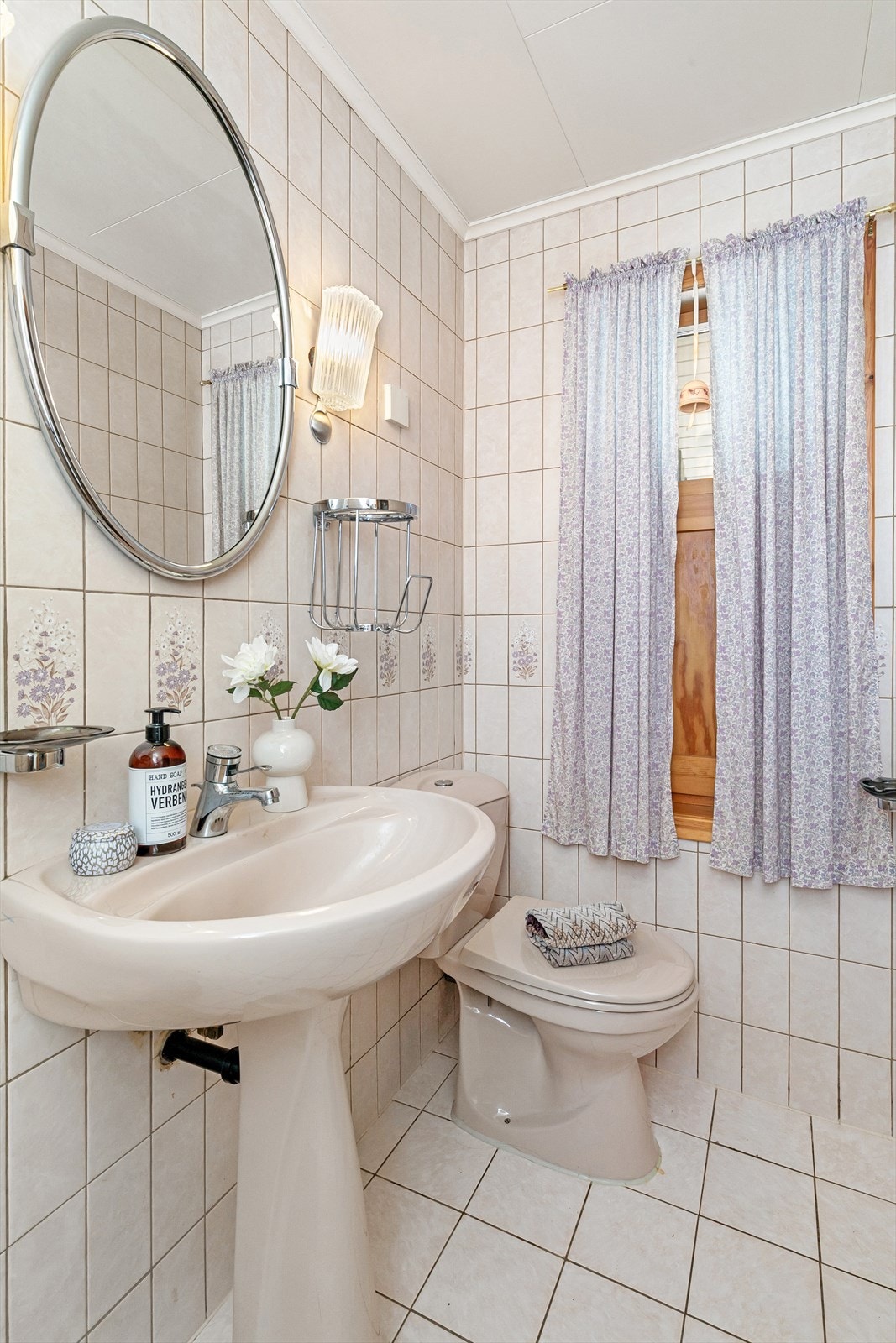 Boligen har hele tre baderom Galleribilde