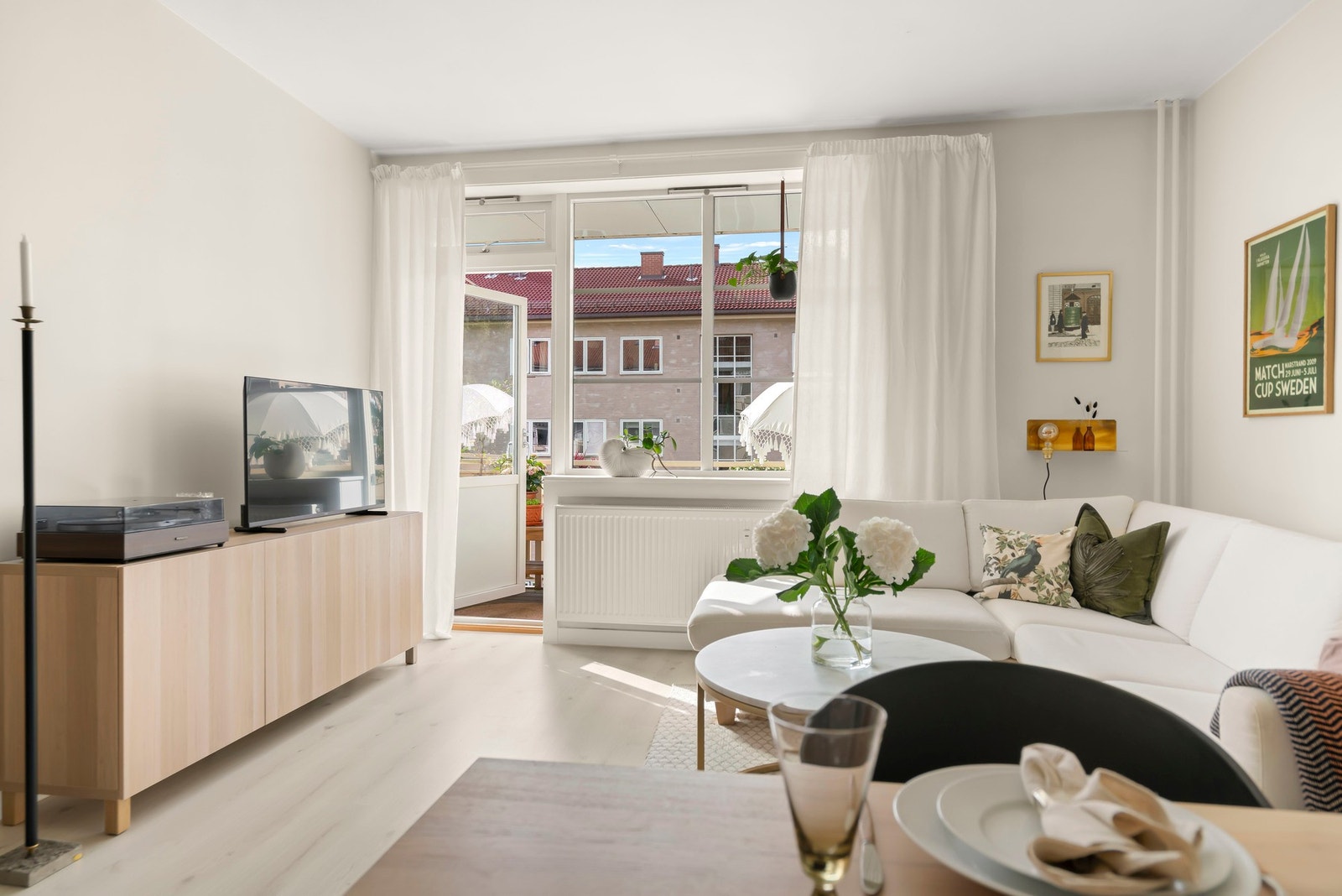 Åpen løsning som binder rommene sammen og gir en sosial atmosfære. Galleribilde