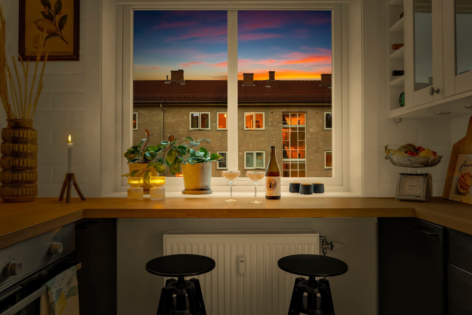 Hjemmet har en gjennomgående høy standard, ligger godt til og byr på gjennomtenkte løsninger. Her vil du trives! Galleribilde