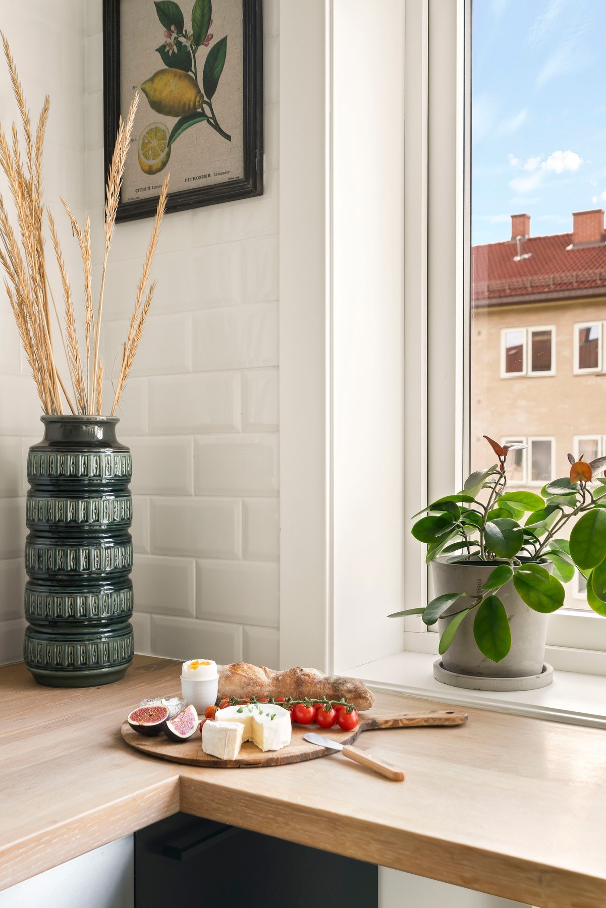 Perfekt kjøkken for både raske hverdagsmåltider og sosiale sammenkomster. Galleribilde