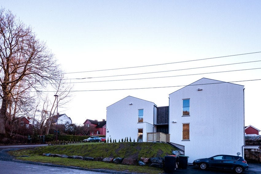 Fasade mot Sam Eydes gate - Leiligheten ligger i 1. etasje på venstre side Galleribilde