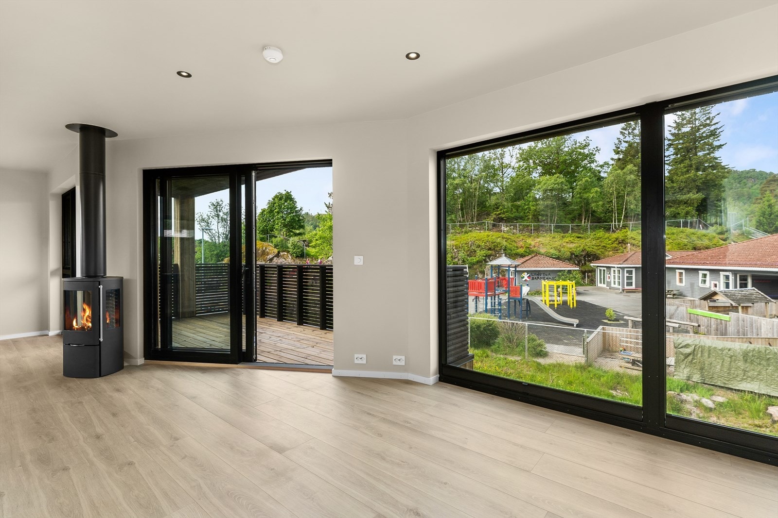 Listefritt i himling og vinduer Galleribilde