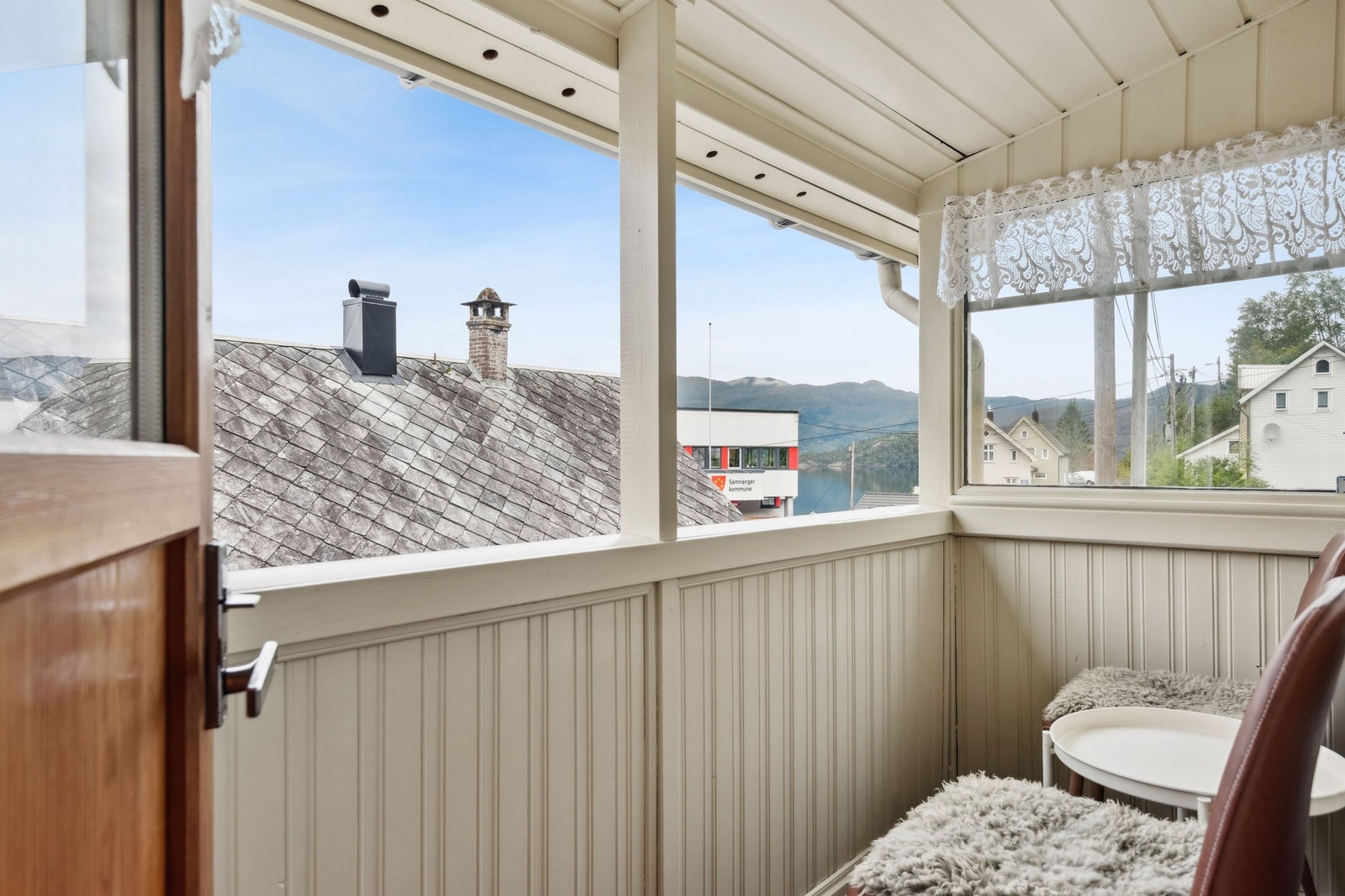 Altan med utgang fra entre i 1 etasje. Denne er takoverbygget. Galleribilde