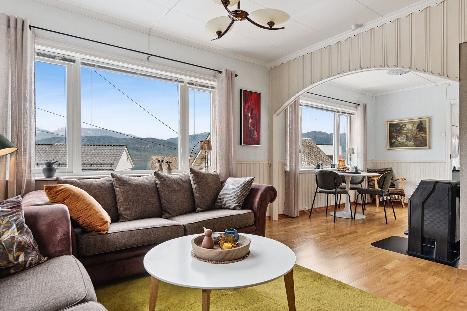 Stuen er lys og trivelig. Galleribilde